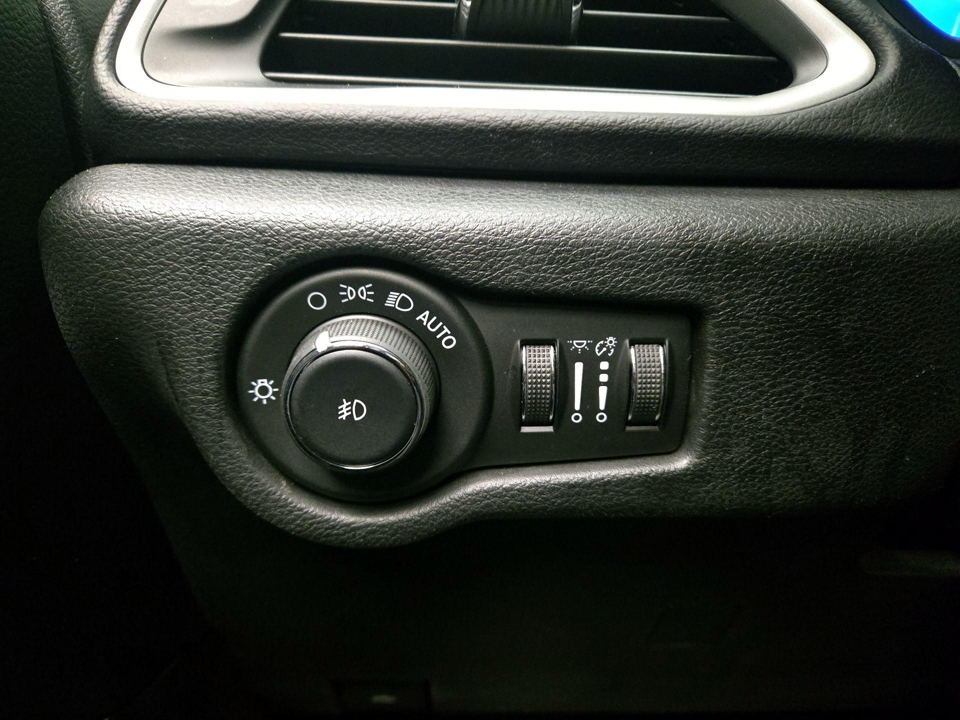 Thumbnail: 2020 Chrysler Pacifica - 13