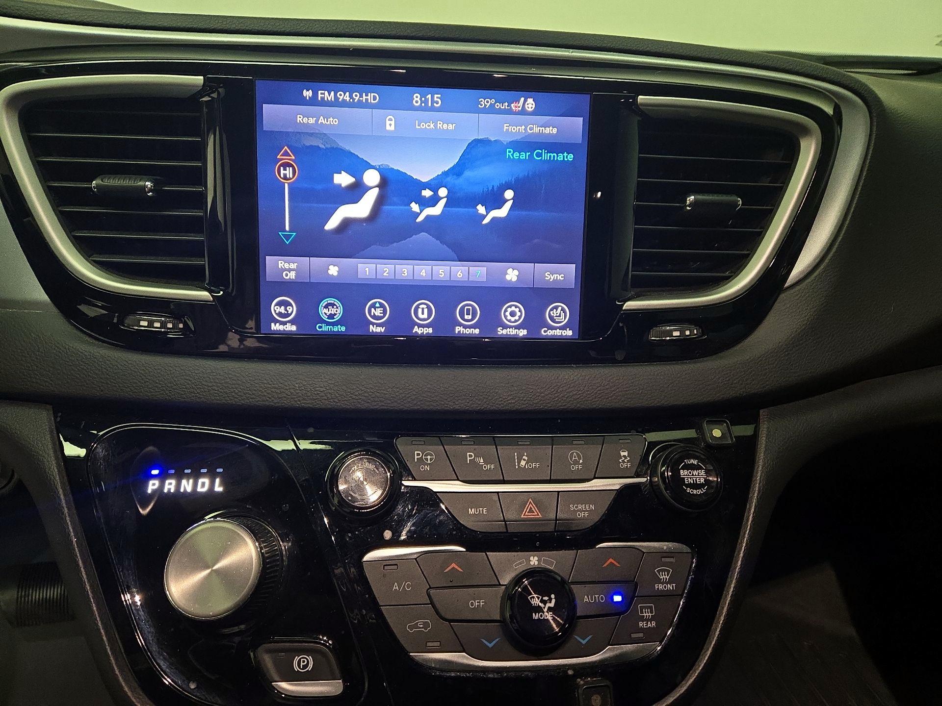 Thumbnail: 2020 Chrysler Pacifica - 17