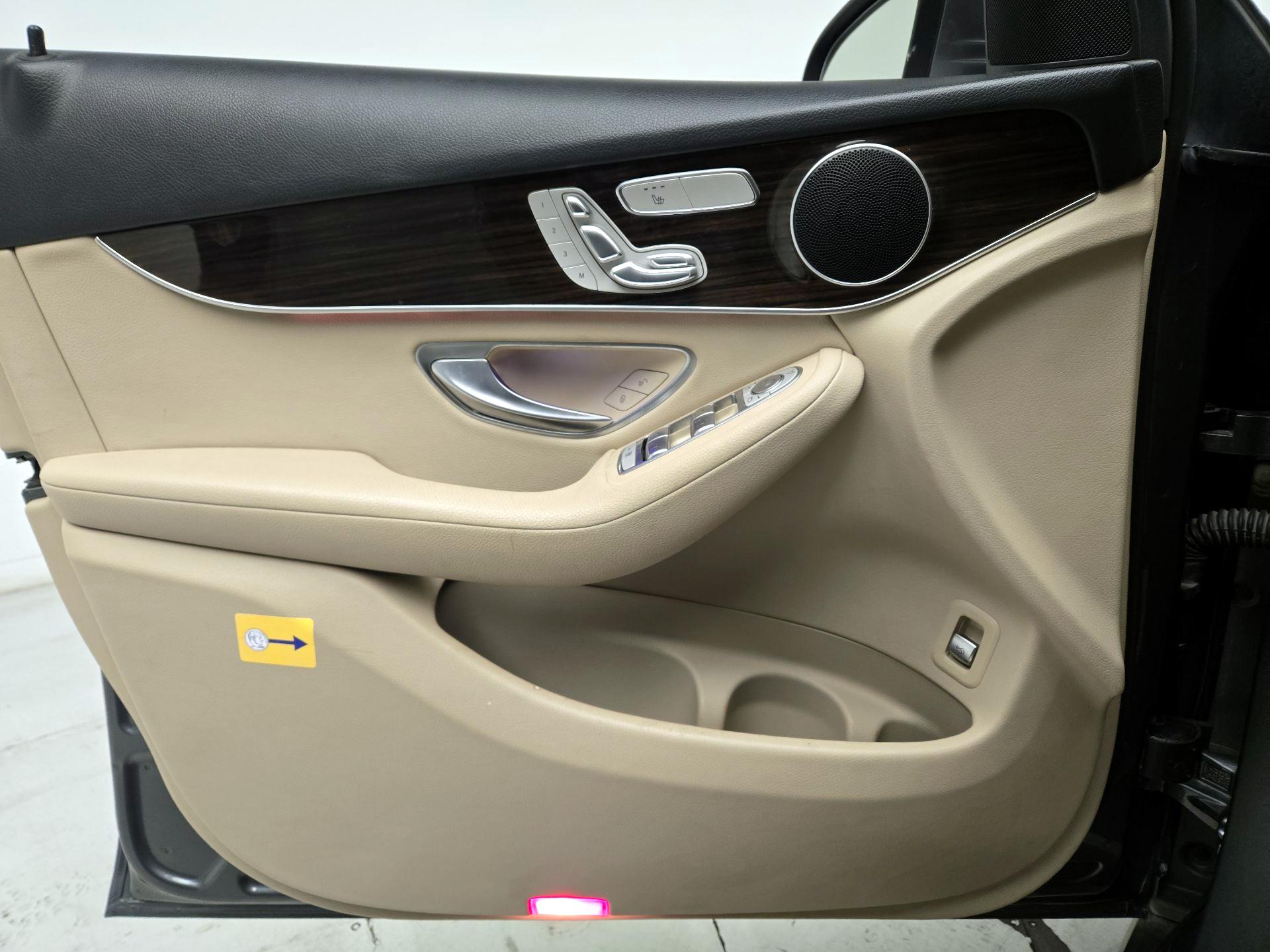 Thumbnail: 2021 Mercedes-Benz GLC - 12