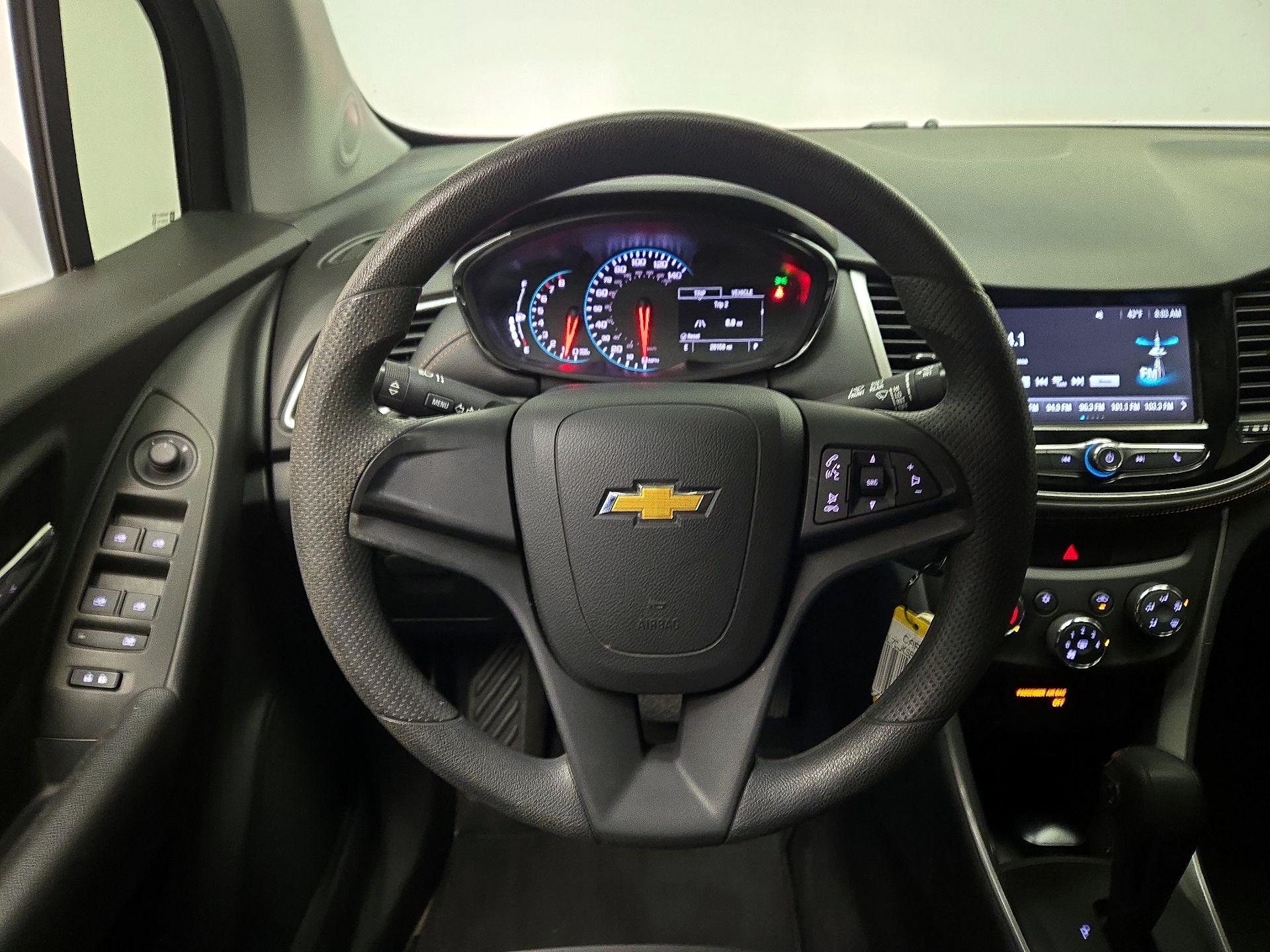 Thumbnail: 2017 Chevrolet Trax - 10