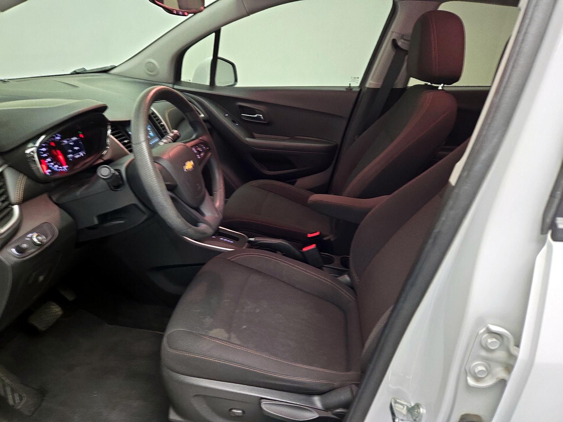 Thumbnail: 2017 Chevrolet Trax - 11