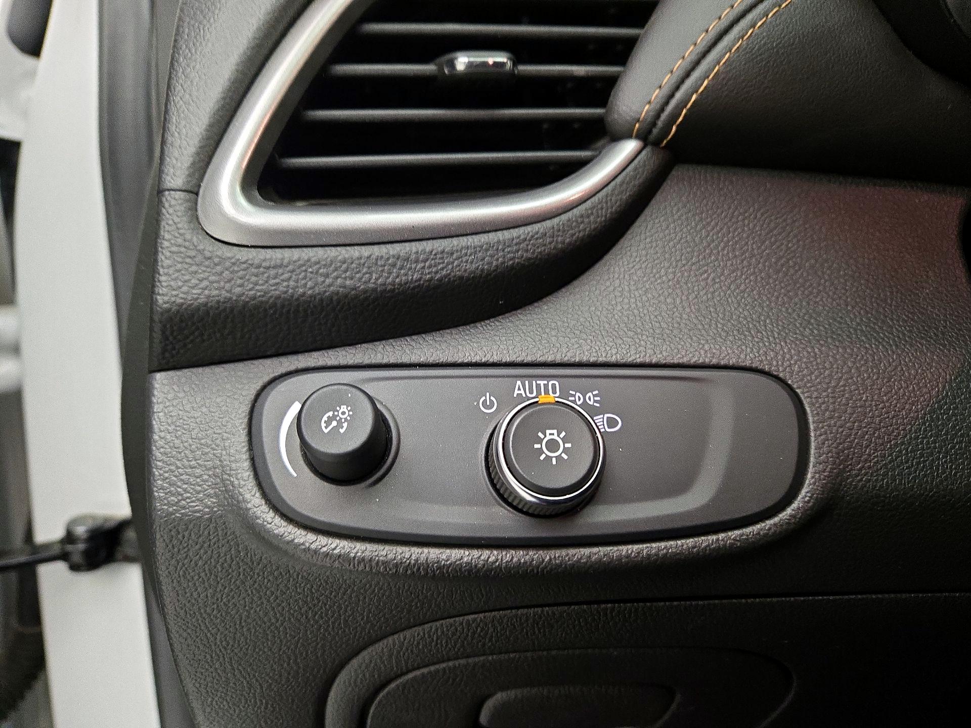 Thumbnail: 2017 Chevrolet Trax - 13