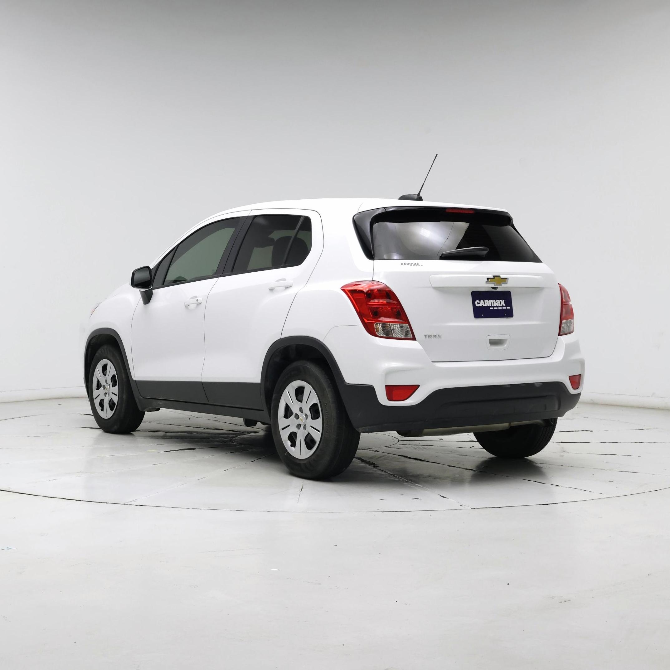 Thumbnail: 2017 Chevrolet Trax - 2