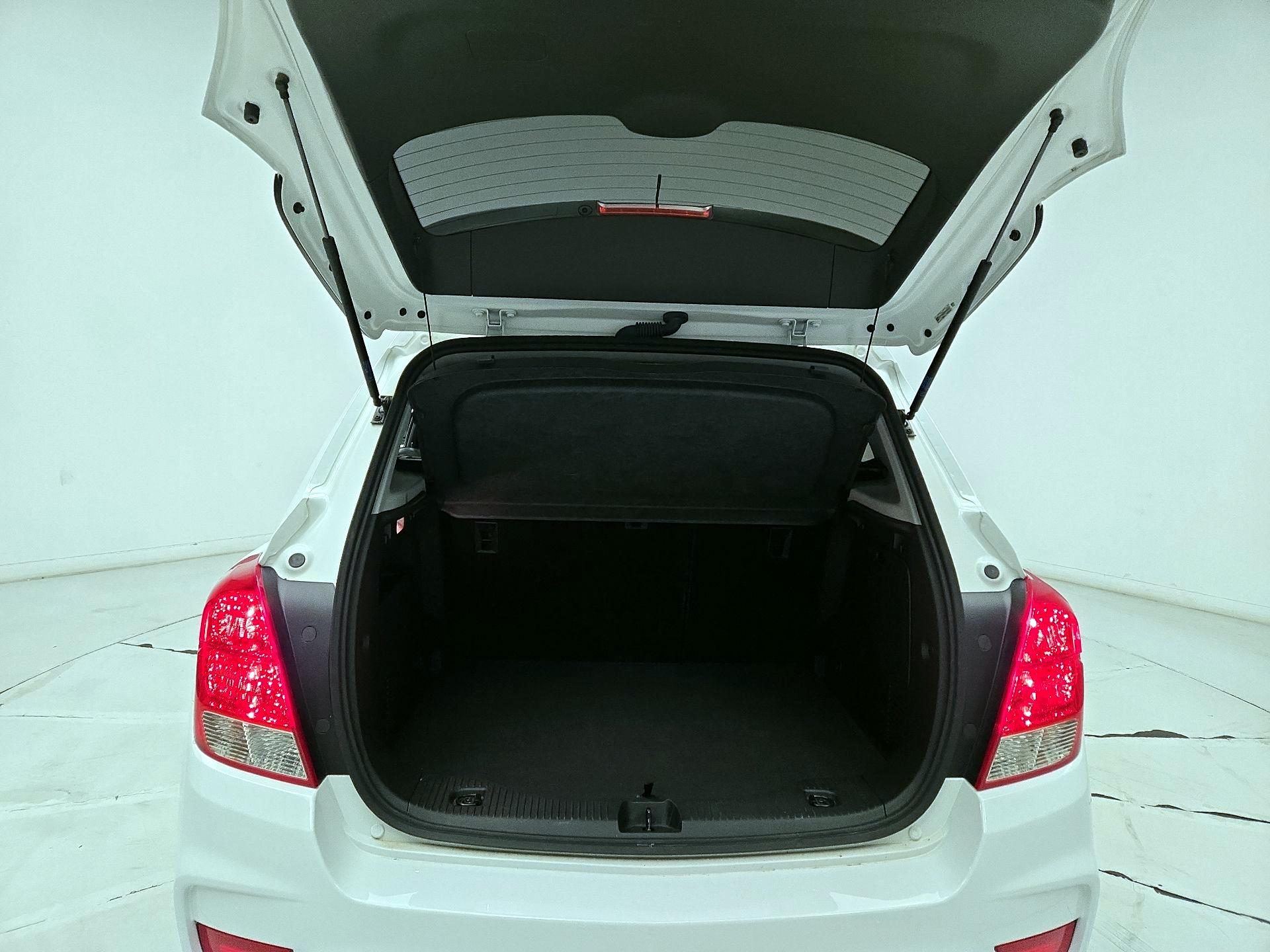 Thumbnail: 2017 Chevrolet Trax - 20