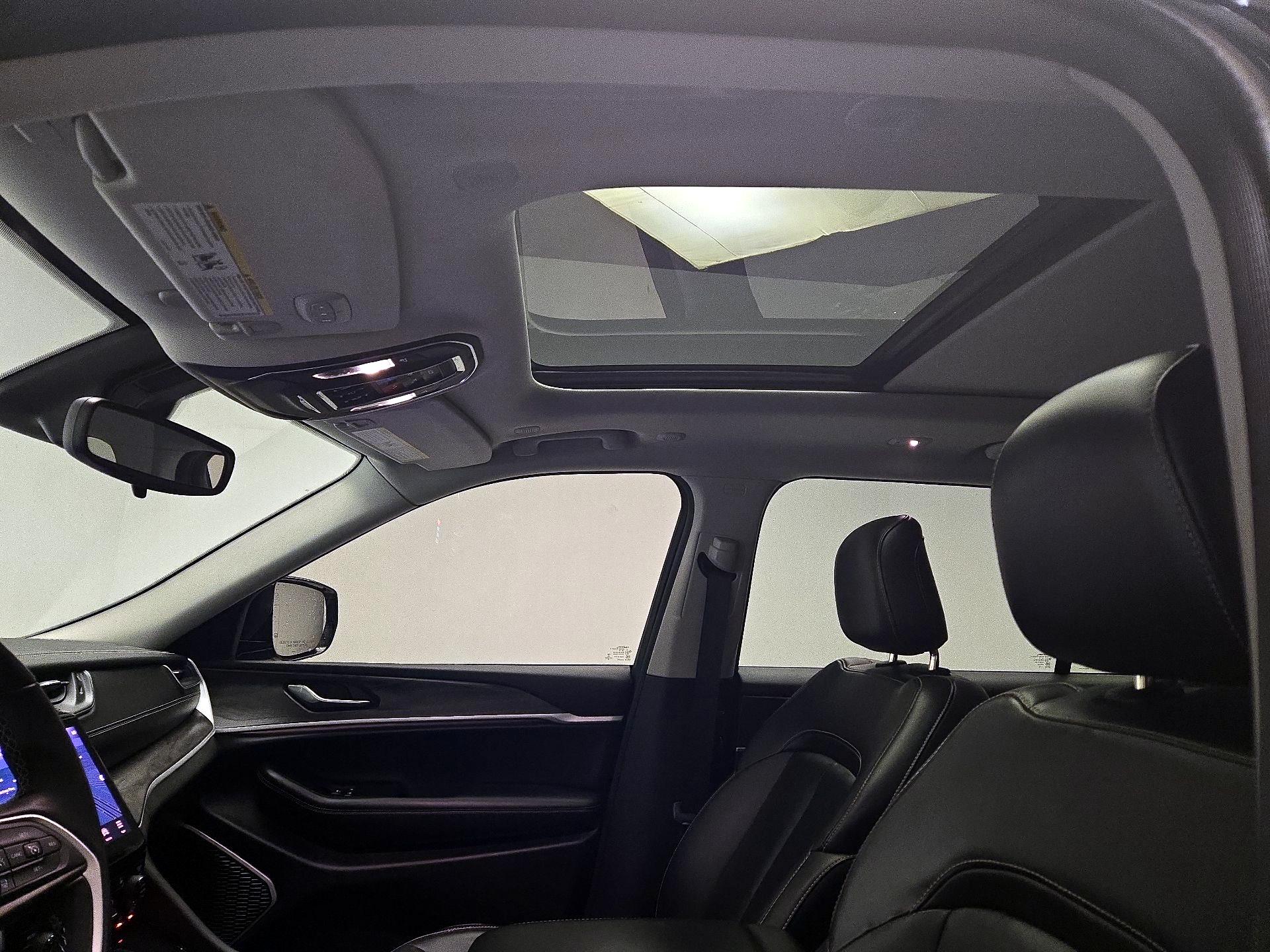 Thumbnail: 2022 Jeep Grand Cherokee L - 19