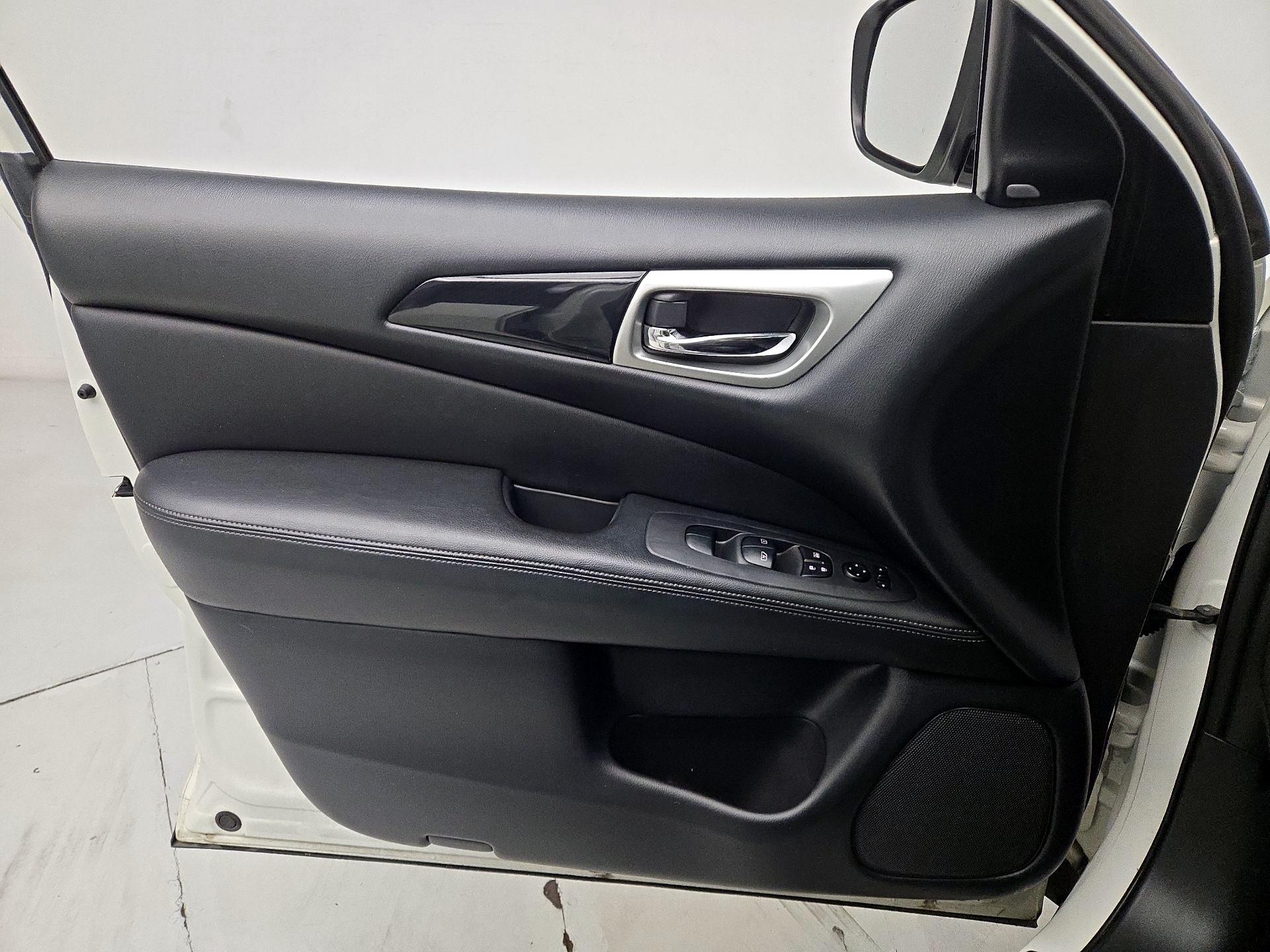 Thumbnail: 2019 Nissan Pathfinder - 12