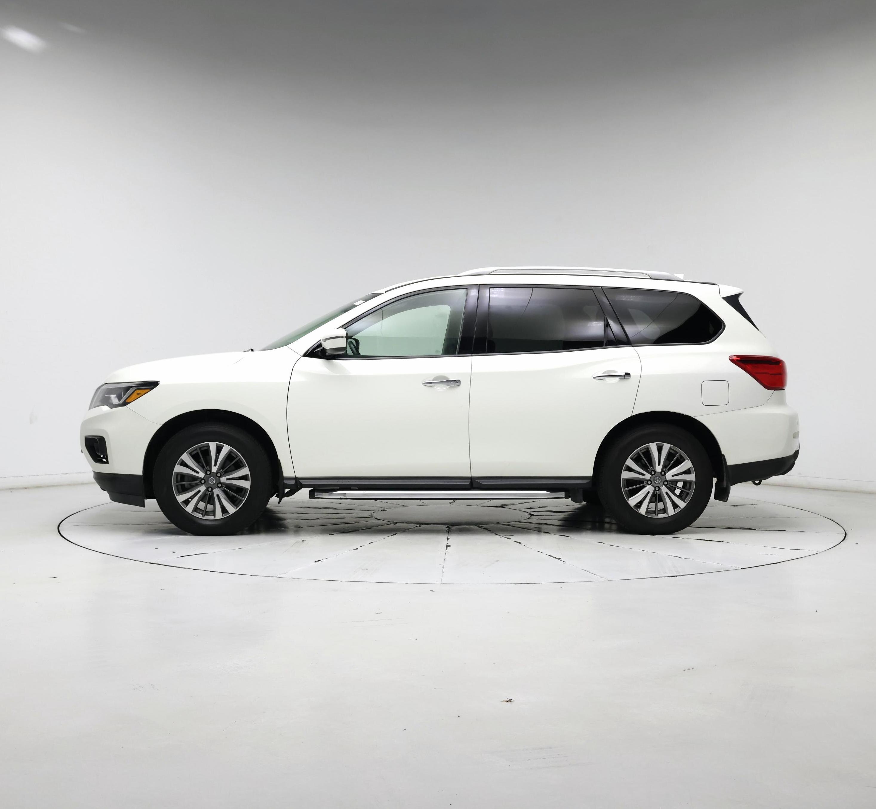 Thumbnail: 2019 Nissan Pathfinder - 3