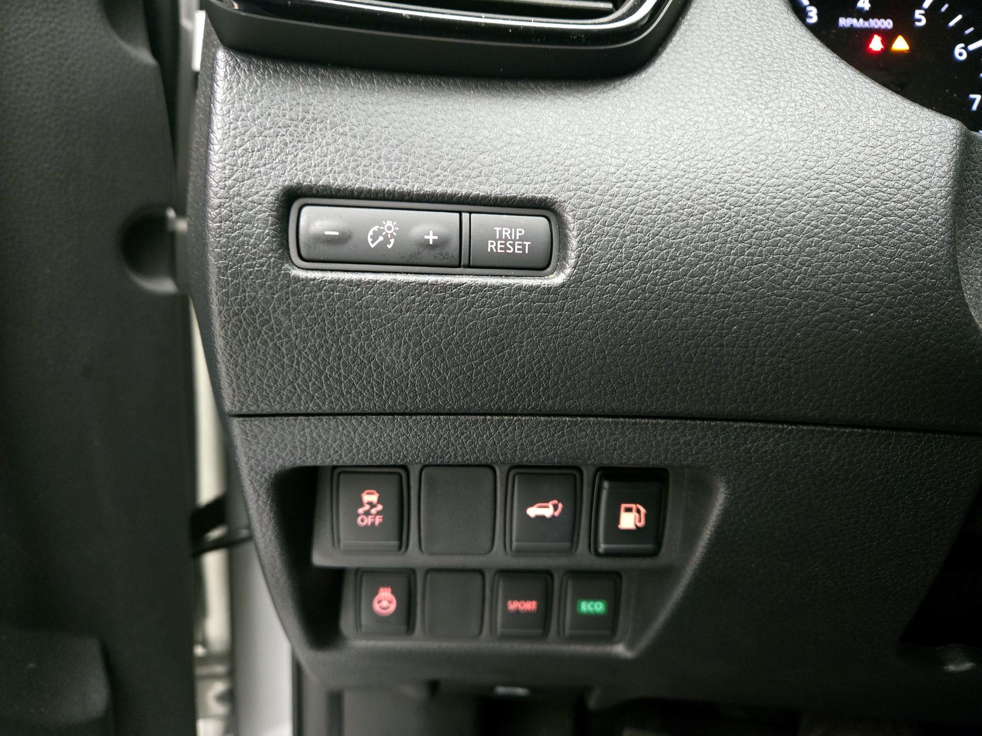 Thumbnail: 2018 Nissan Rogue - 13