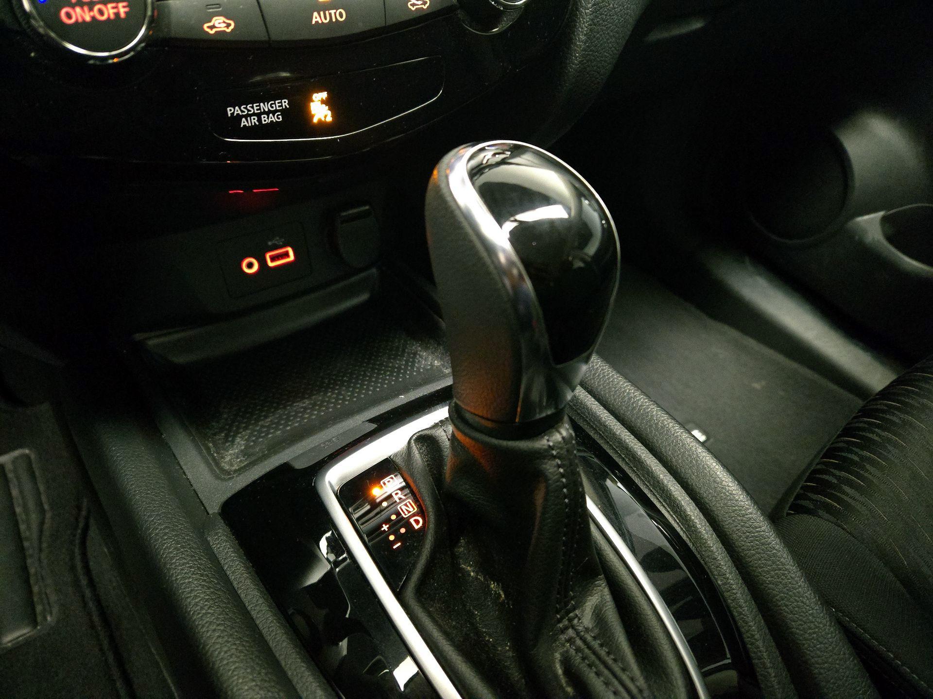 Thumbnail: 2018 Nissan Rogue - 18