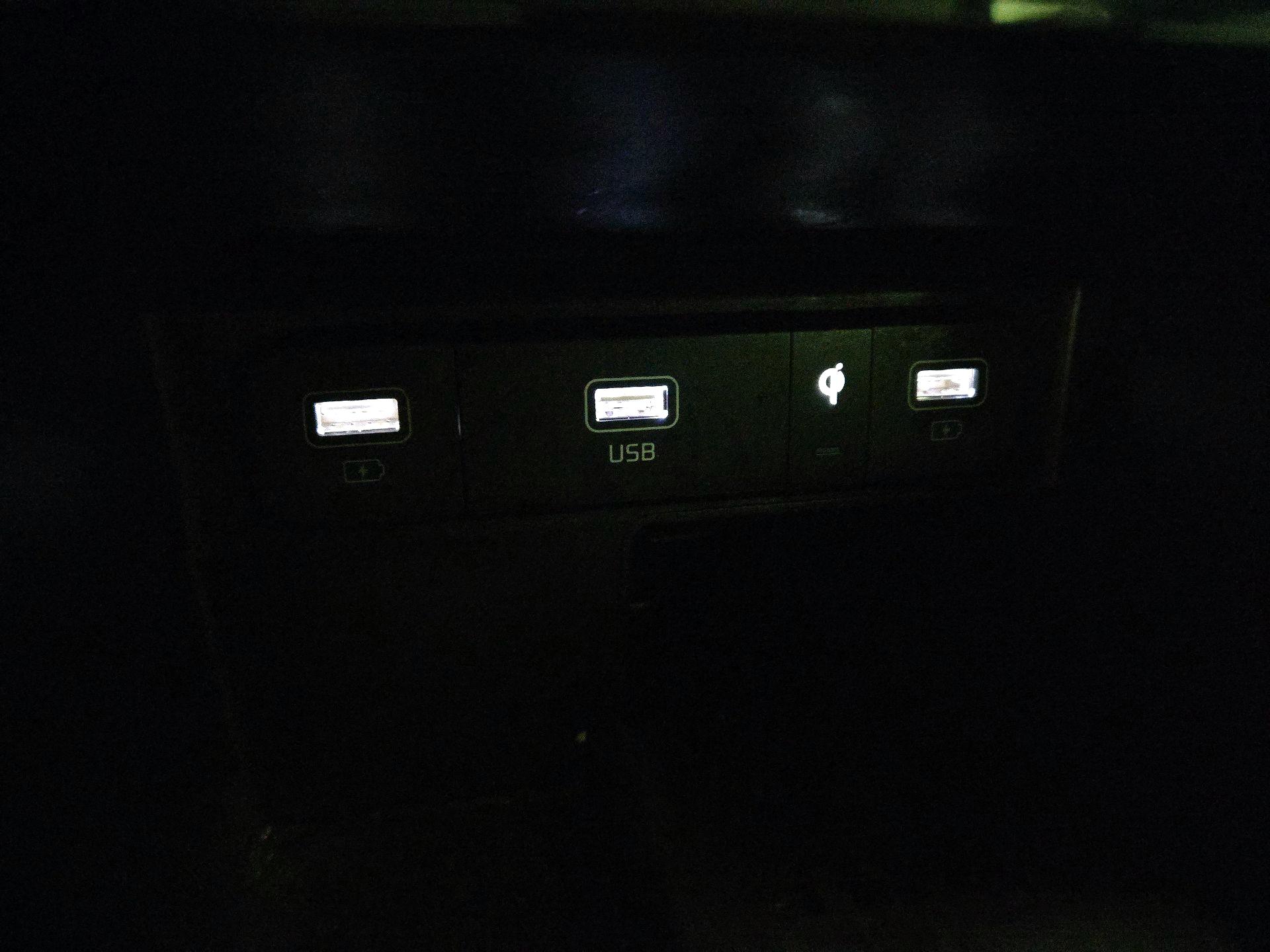 Thumbnail: 2022 Kia Sorento - 18