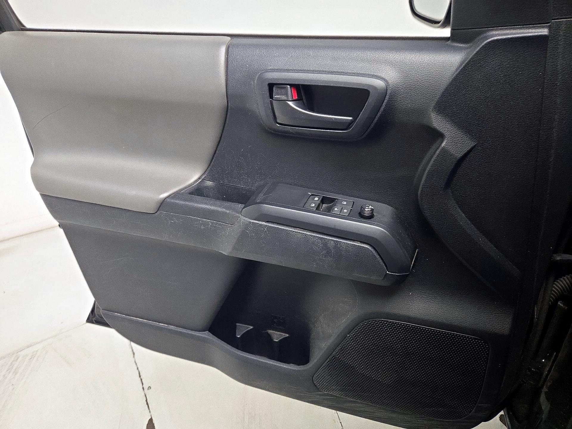 Thumbnail: 2020 Toyota Tacoma - 12