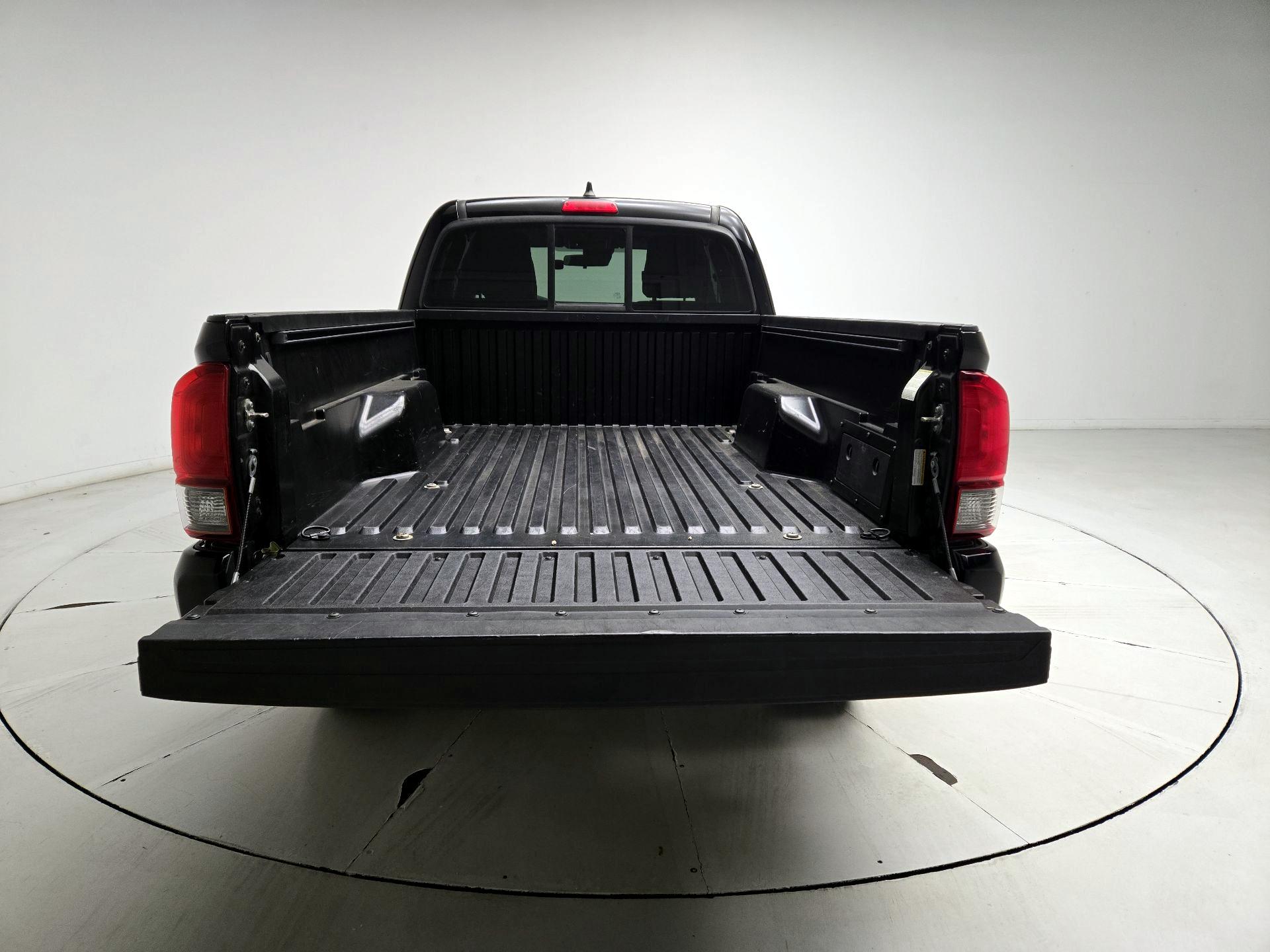 Thumbnail: 2020 Toyota Tacoma - 18