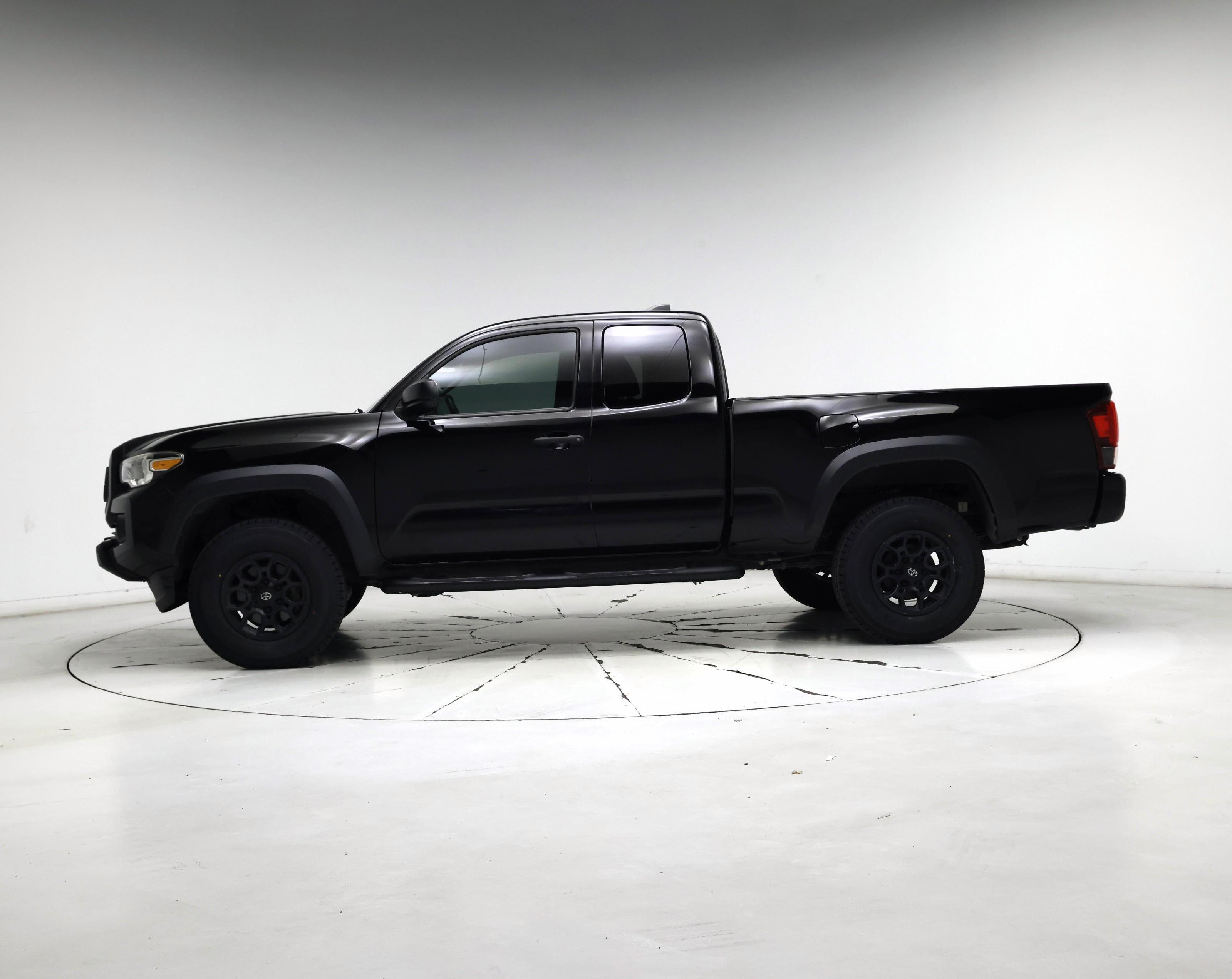 Thumbnail: 2020 Toyota Tacoma - 3