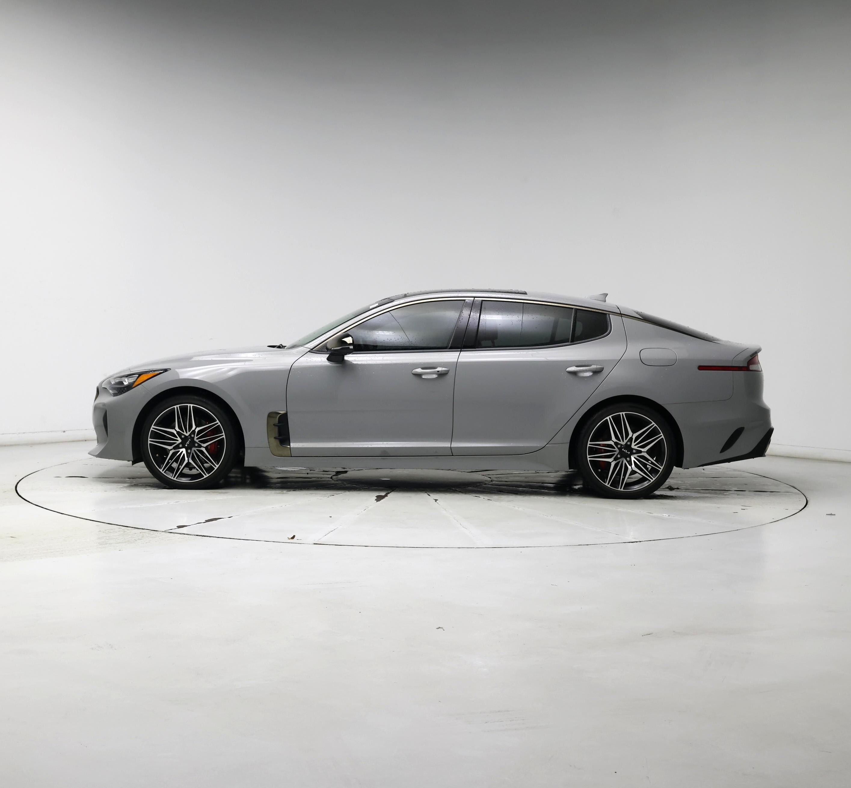 Thumbnail: 2022 Kia Stinger - 3