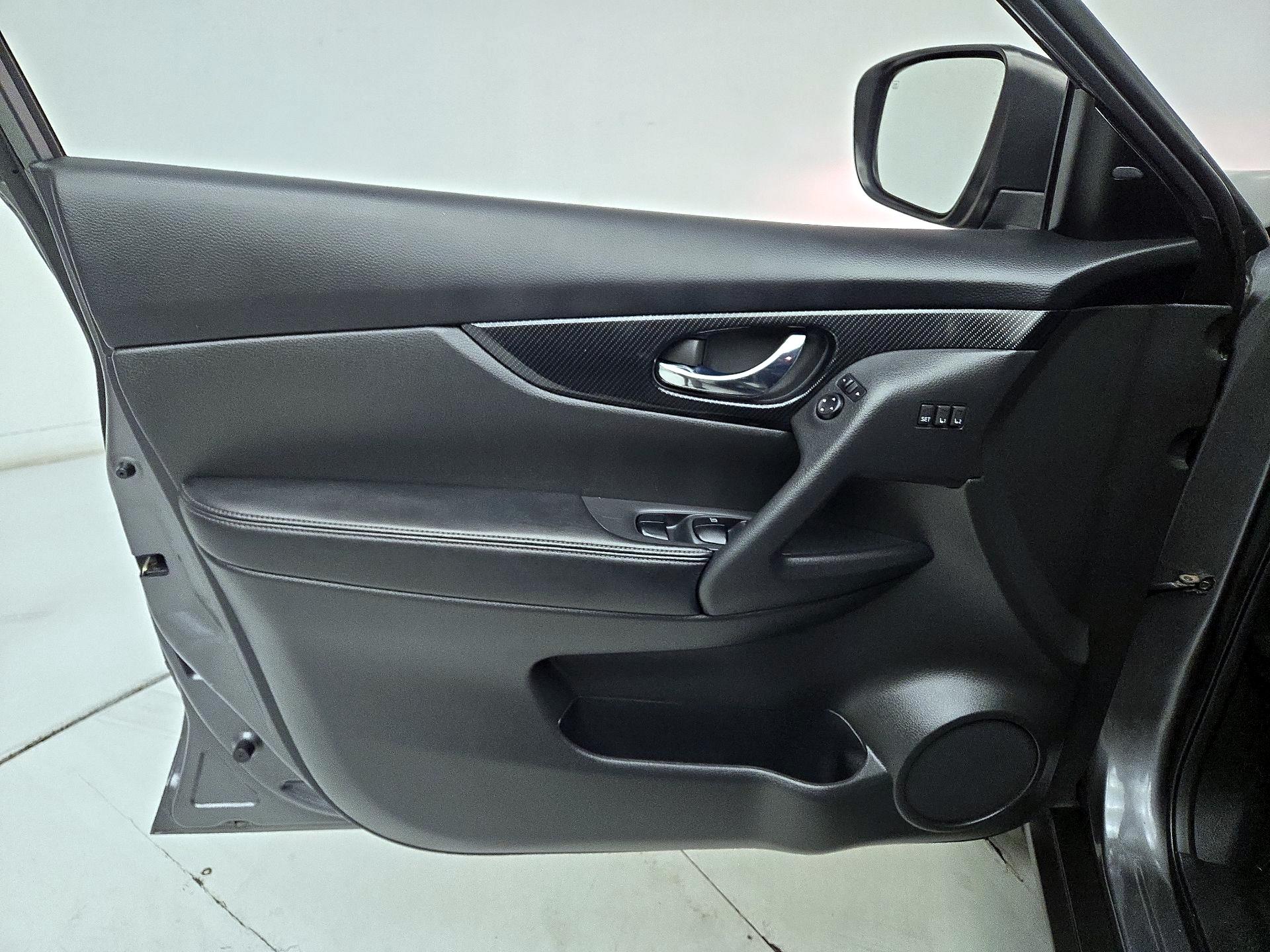 Thumbnail: 2018 Nissan Rogue - 12