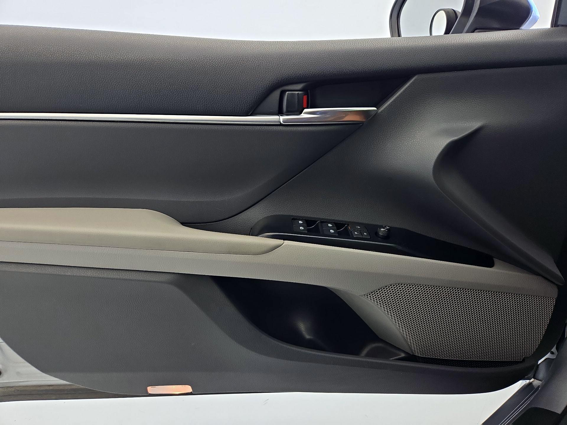 Thumbnail: 2019 Toyota Camry - 12