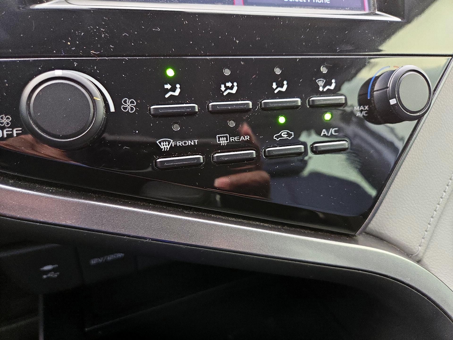 Thumbnail: 2019 Toyota Camry - 16