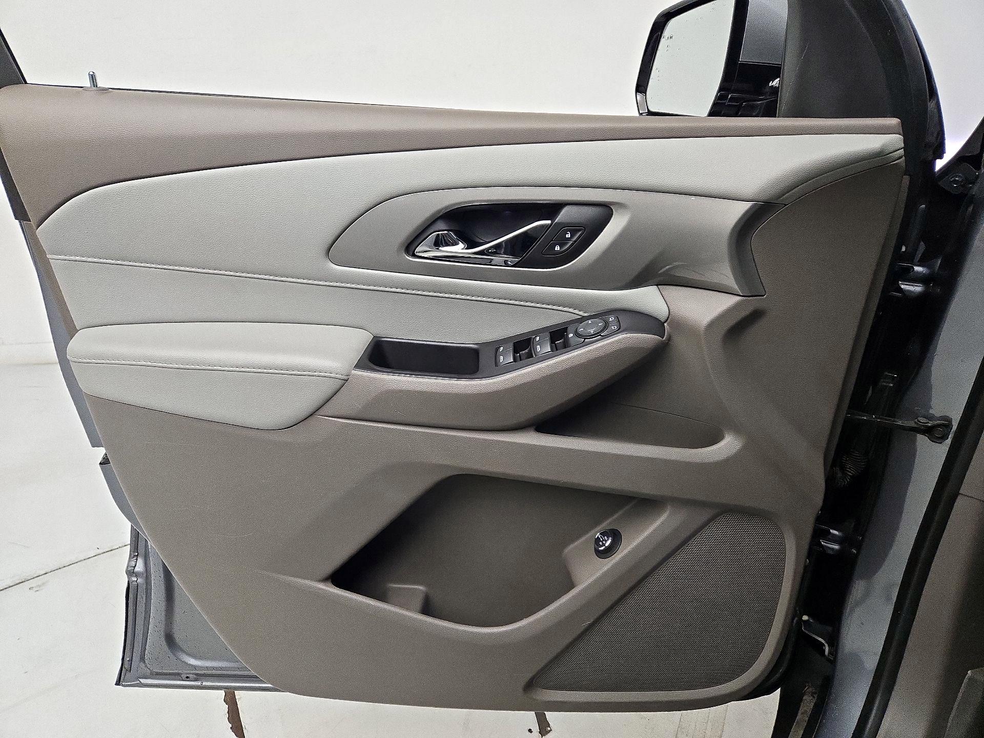 Thumbnail: 2020 Chevrolet Traverse - 12