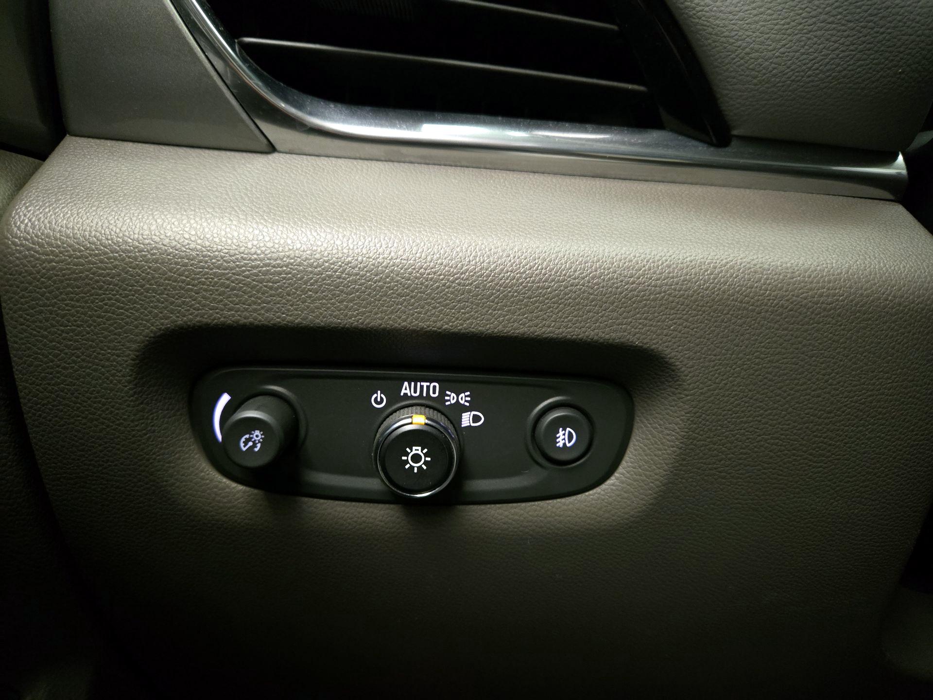 Thumbnail: 2020 Chevrolet Traverse - 13