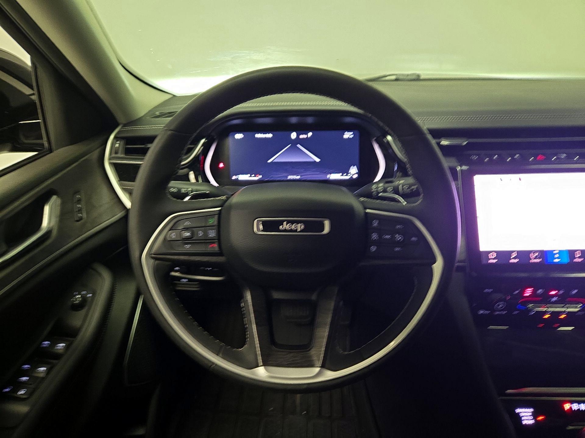 Thumbnail: 2023 Jeep Grand Cherokee L - 10