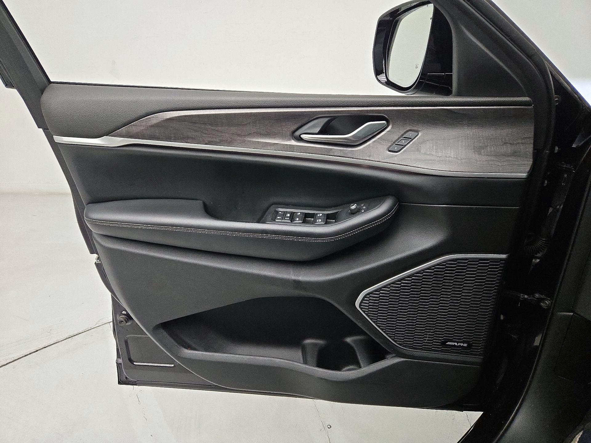 Thumbnail: 2023 Jeep Grand Cherokee L - 12