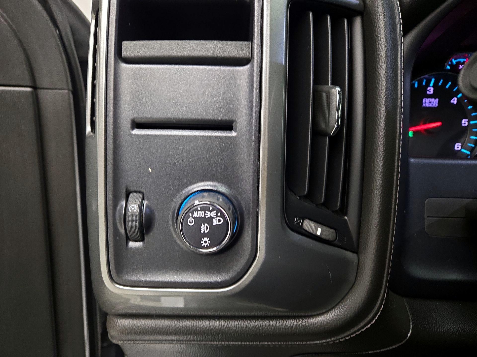 Thumbnail: 2017 Chevrolet Silverado 1500 - 13