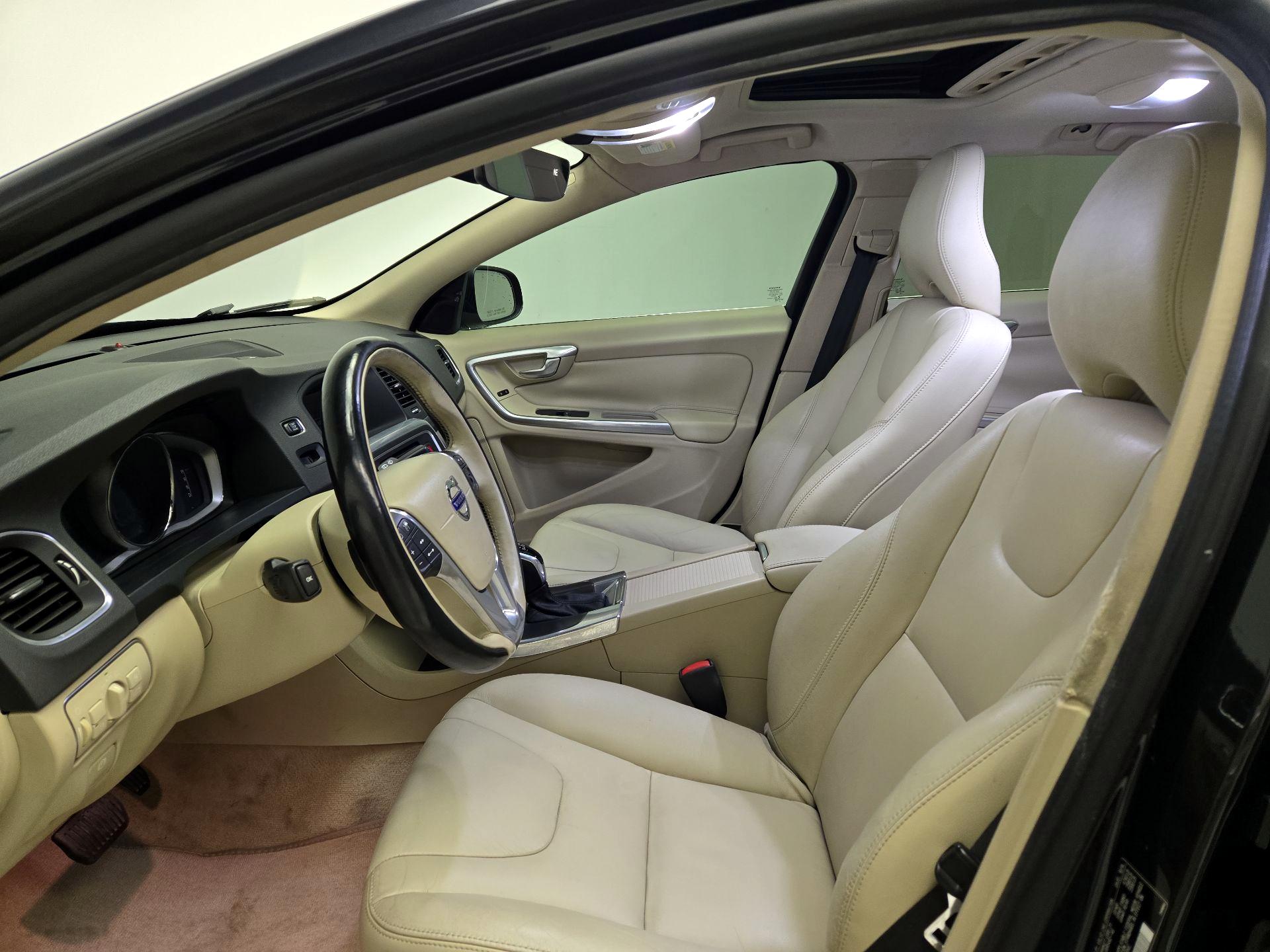 Thumbnail: 2015 Volvo V60 - 11