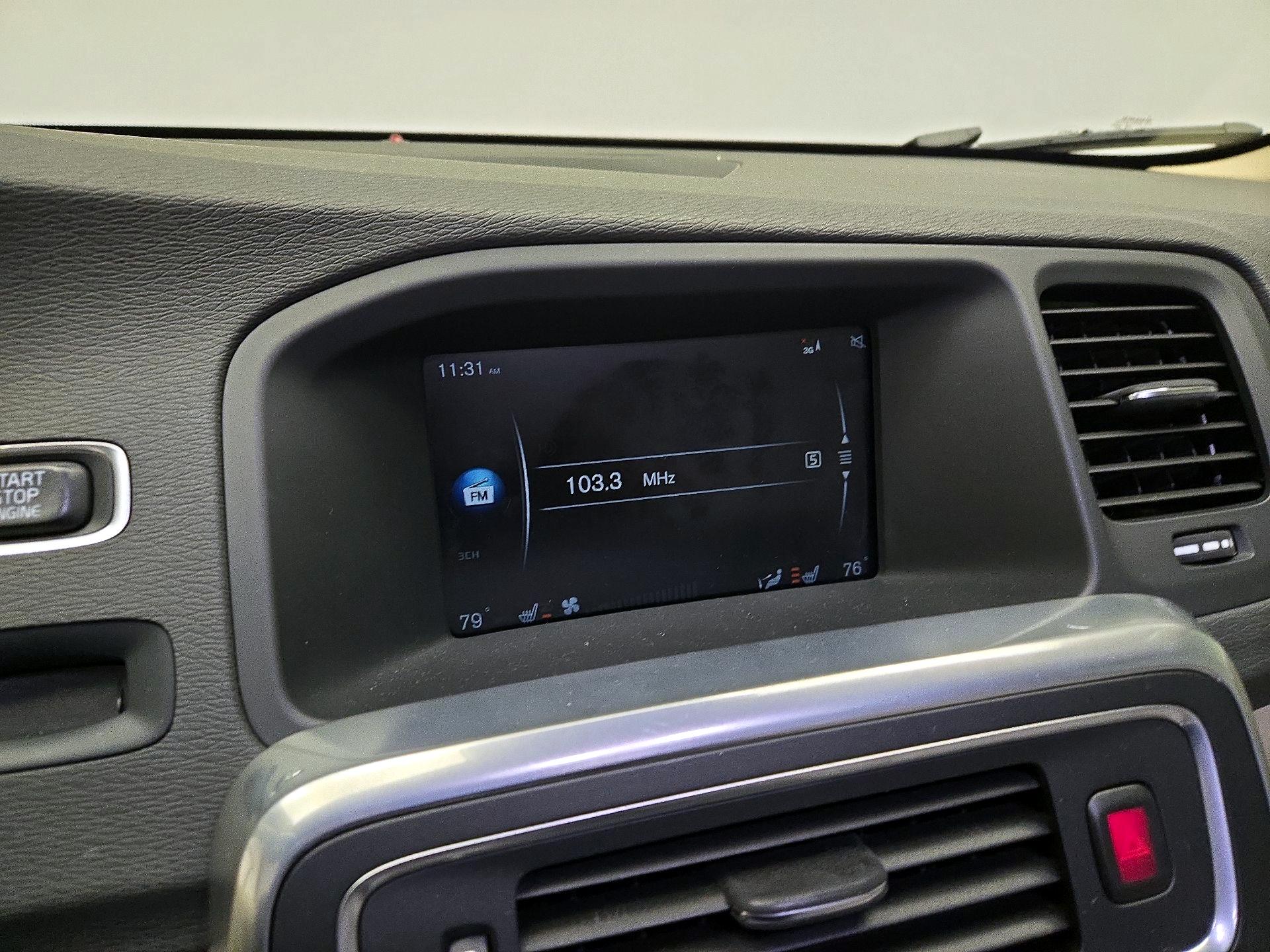 Thumbnail: 2015 Volvo V60 - 15