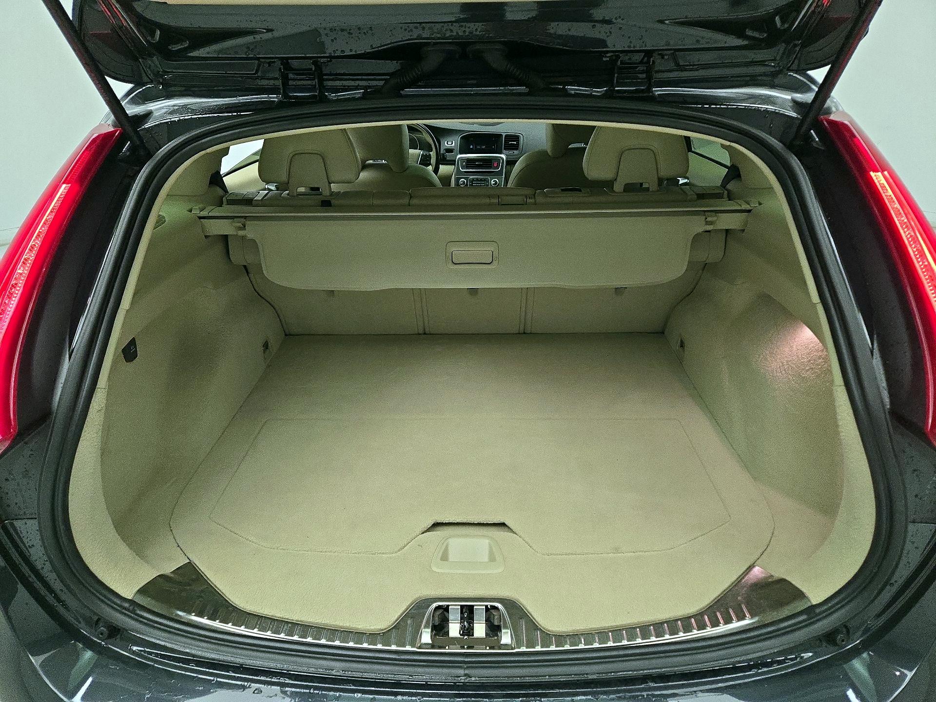 Thumbnail: 2015 Volvo V60 - 20