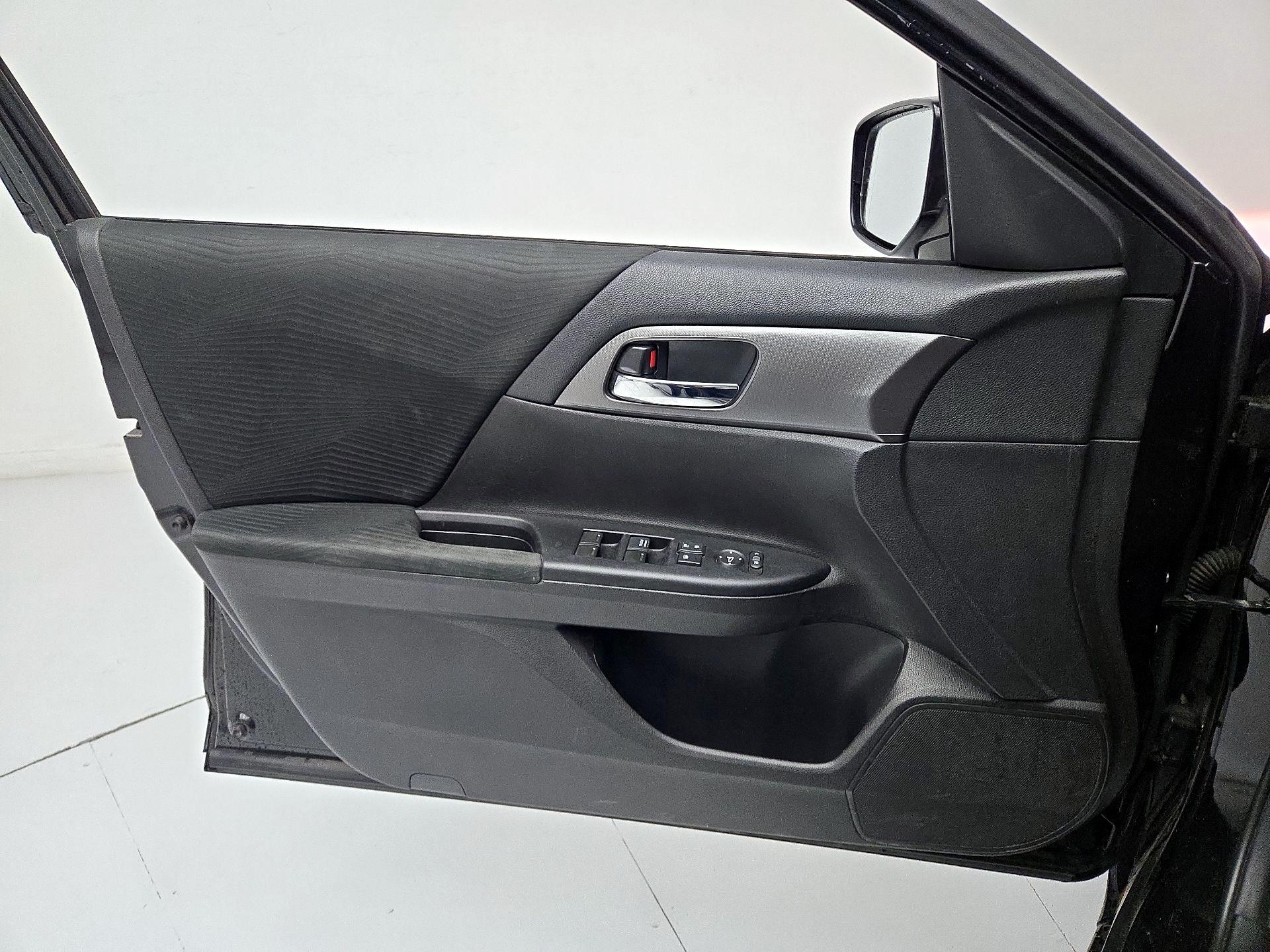 Thumbnail: 2015 Honda Accord - 12