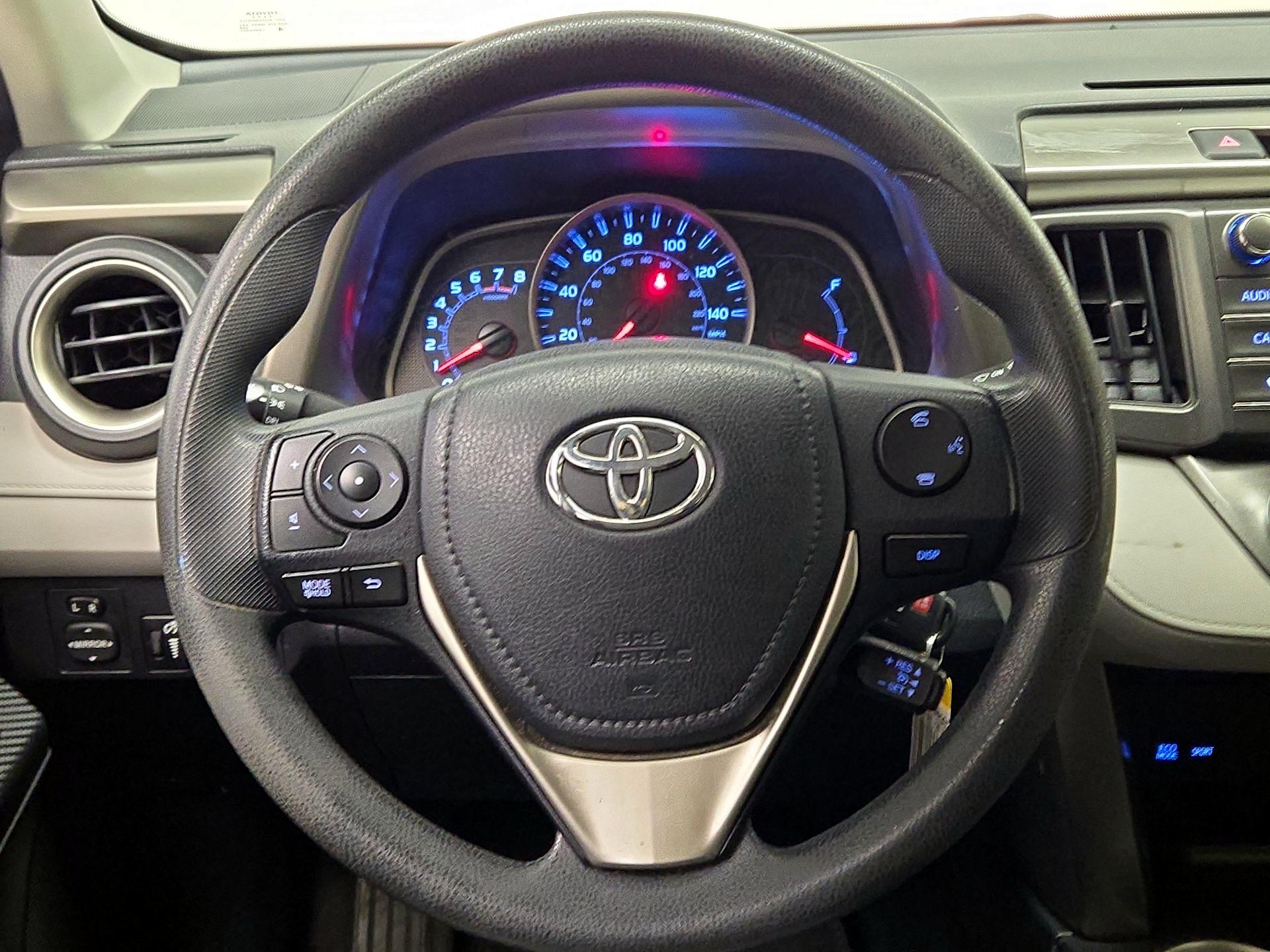 Thumbnail: 2015 Toyota RAV4 - 10