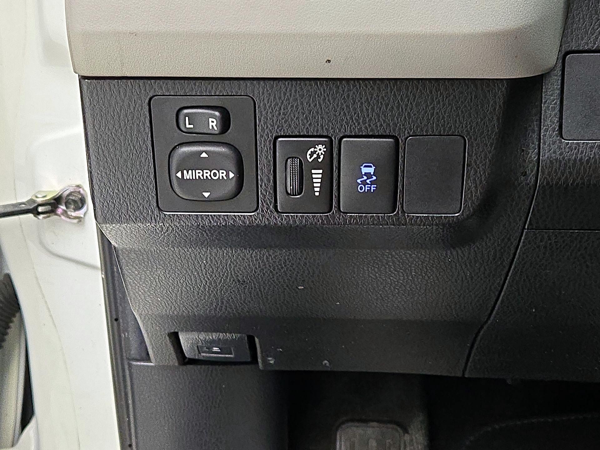 Thumbnail: 2015 Toyota RAV4 - 13