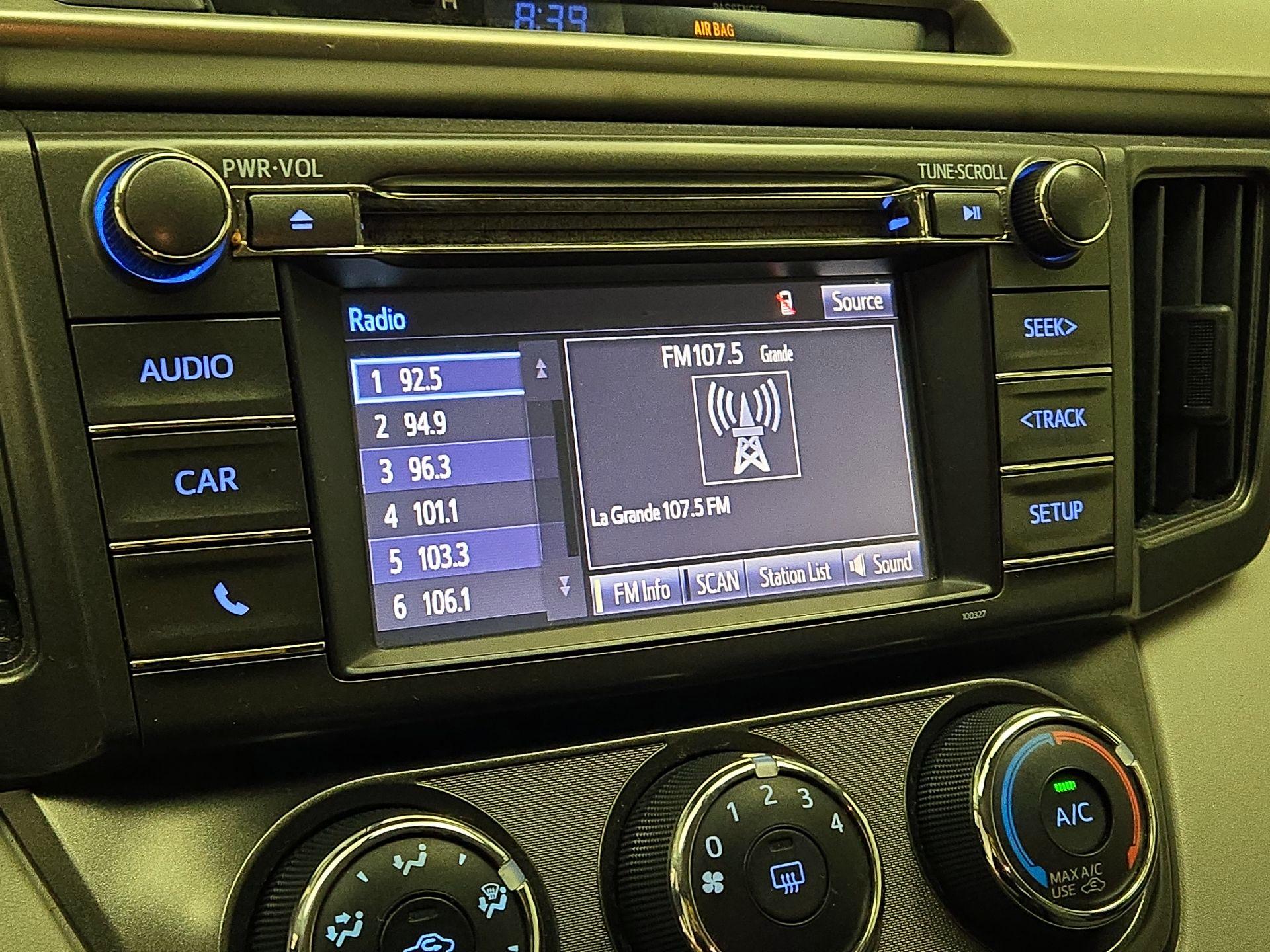 Thumbnail: 2015 Toyota RAV4 - 15