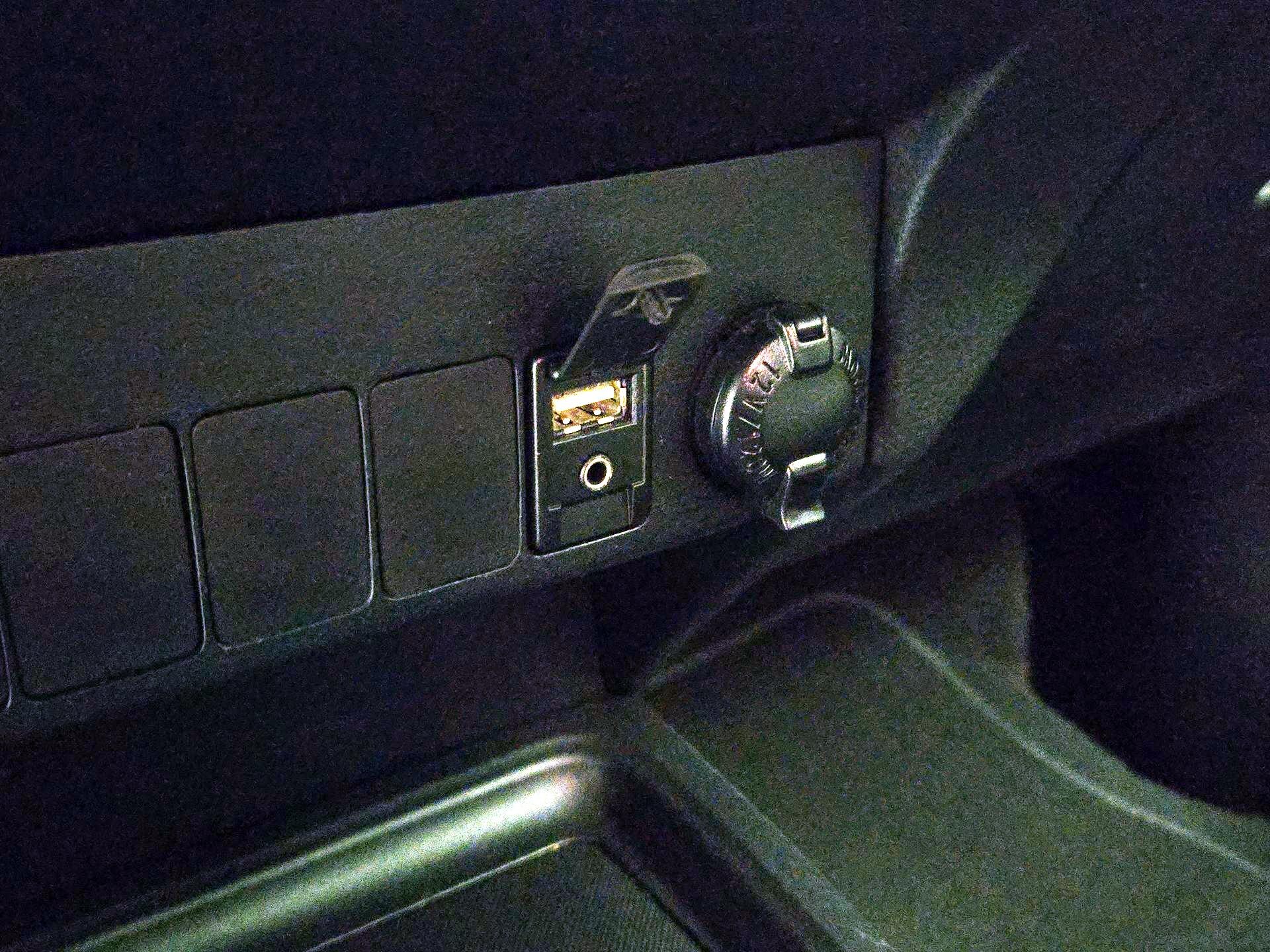 Thumbnail: 2015 Toyota RAV4 - 18