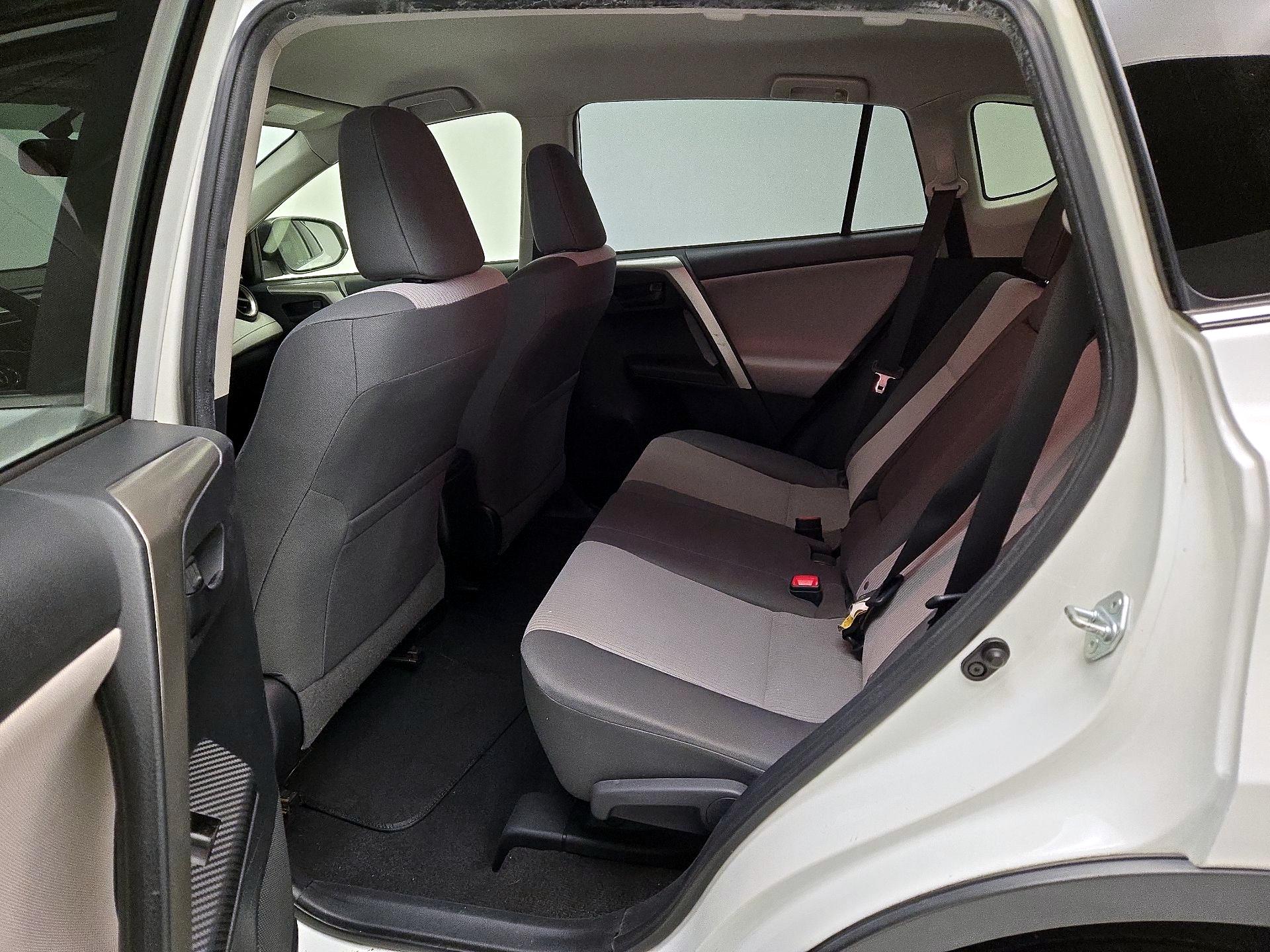 Thumbnail: 2015 Toyota RAV4 - 19