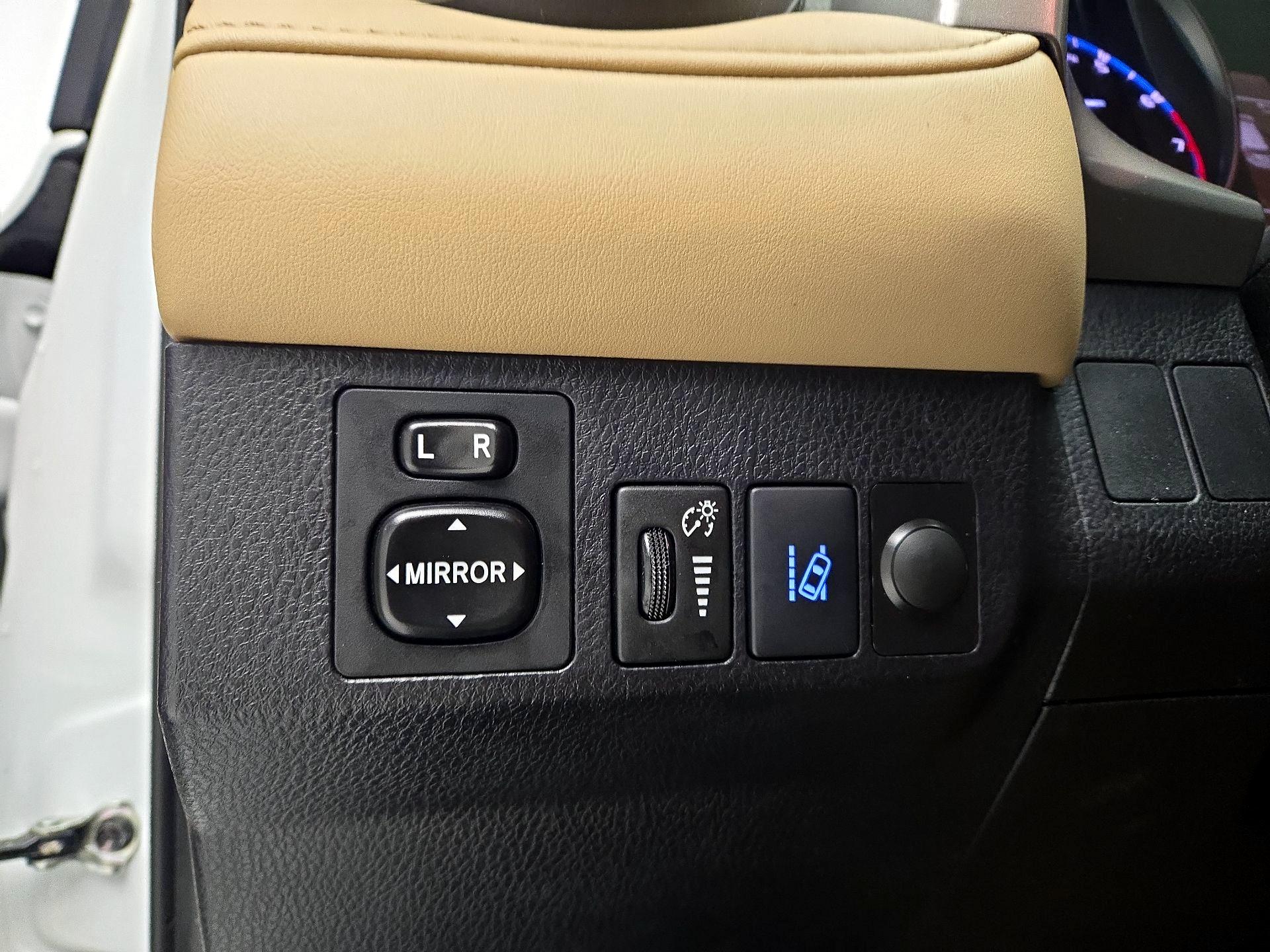 Thumbnail: 2017 Toyota RAV4 - 13