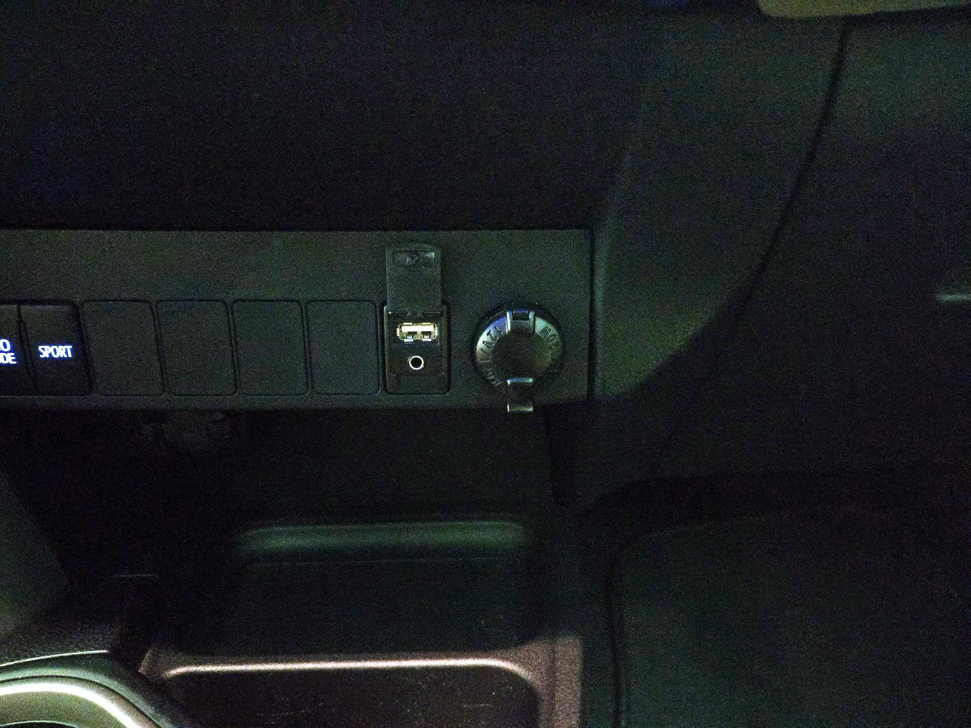 Thumbnail: 2017 Toyota RAV4 - 18