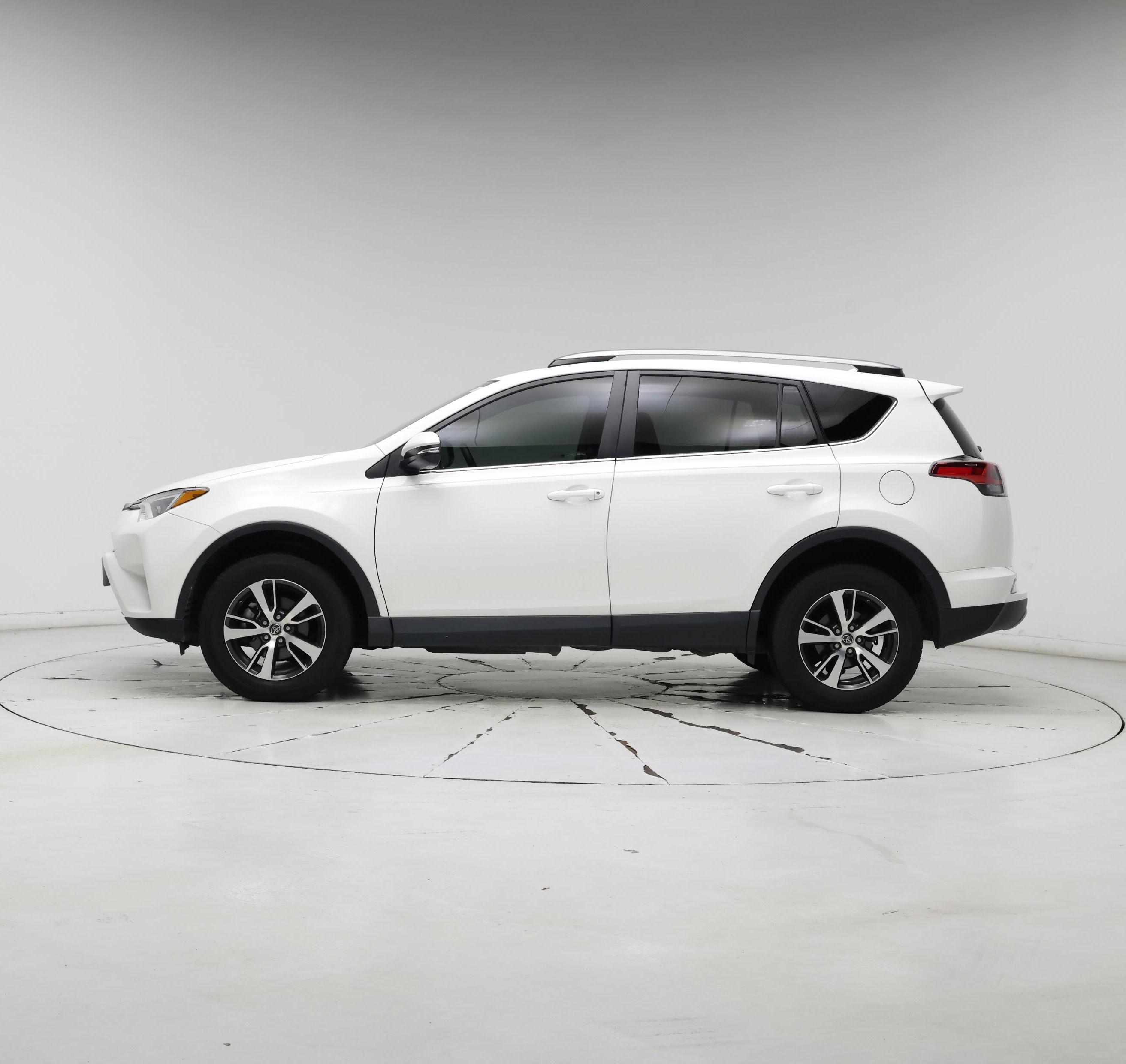 Thumbnail: 2017 Toyota RAV4 - 3