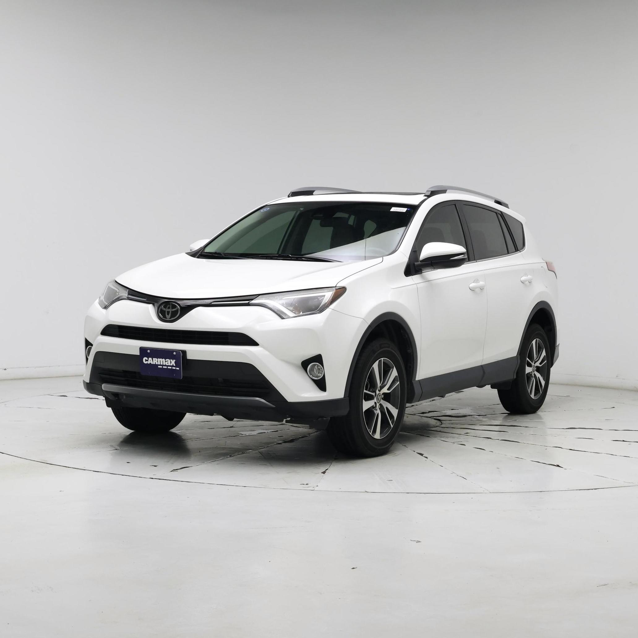 Thumbnail: 2017 Toyota RAV4 - 4