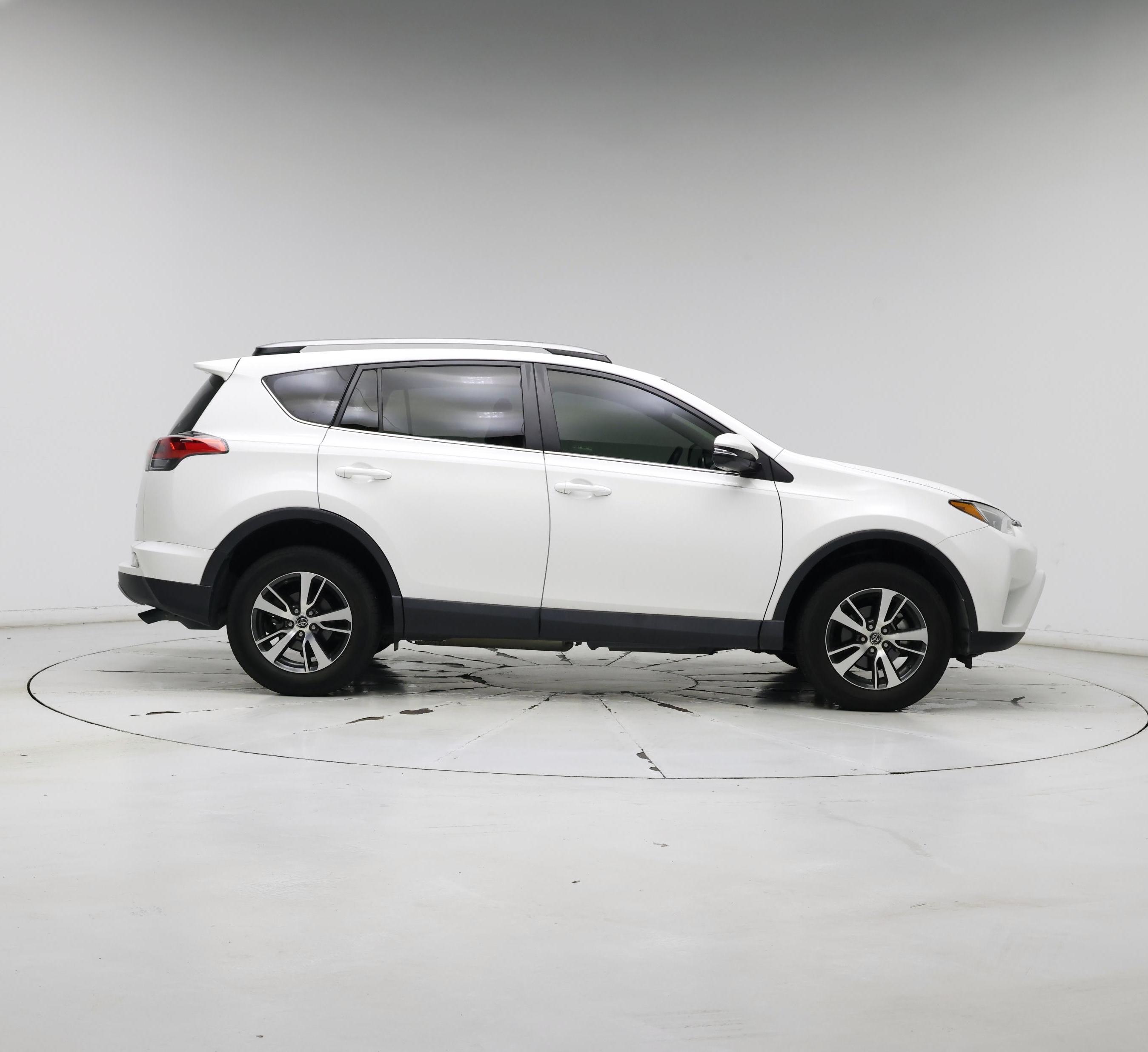 Thumbnail: 2017 Toyota RAV4 - 7