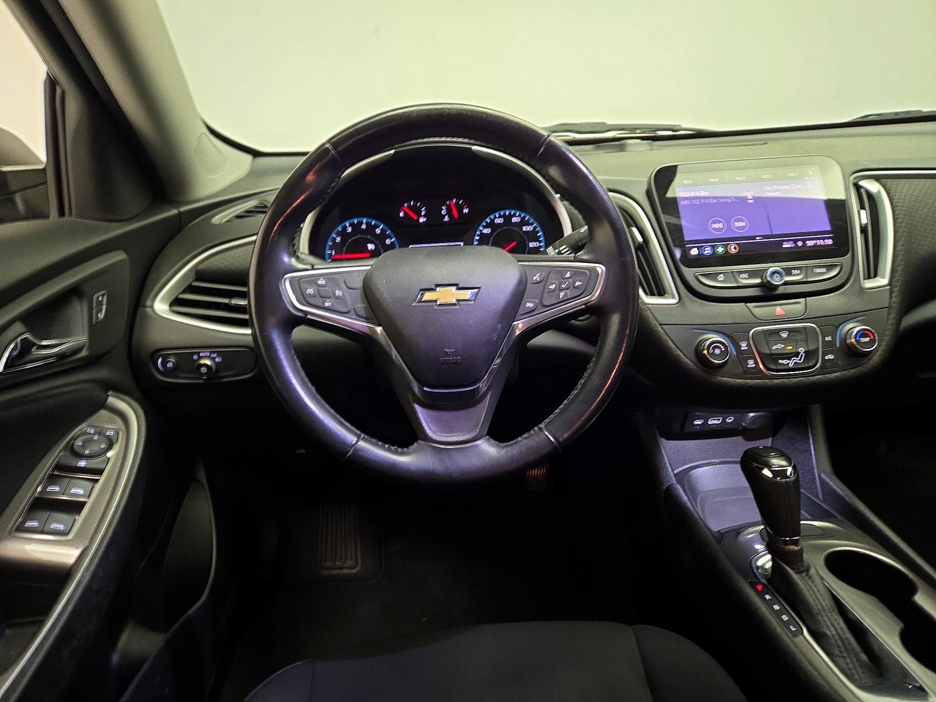 Thumbnail: 2019 Chevrolet Malibu - 10