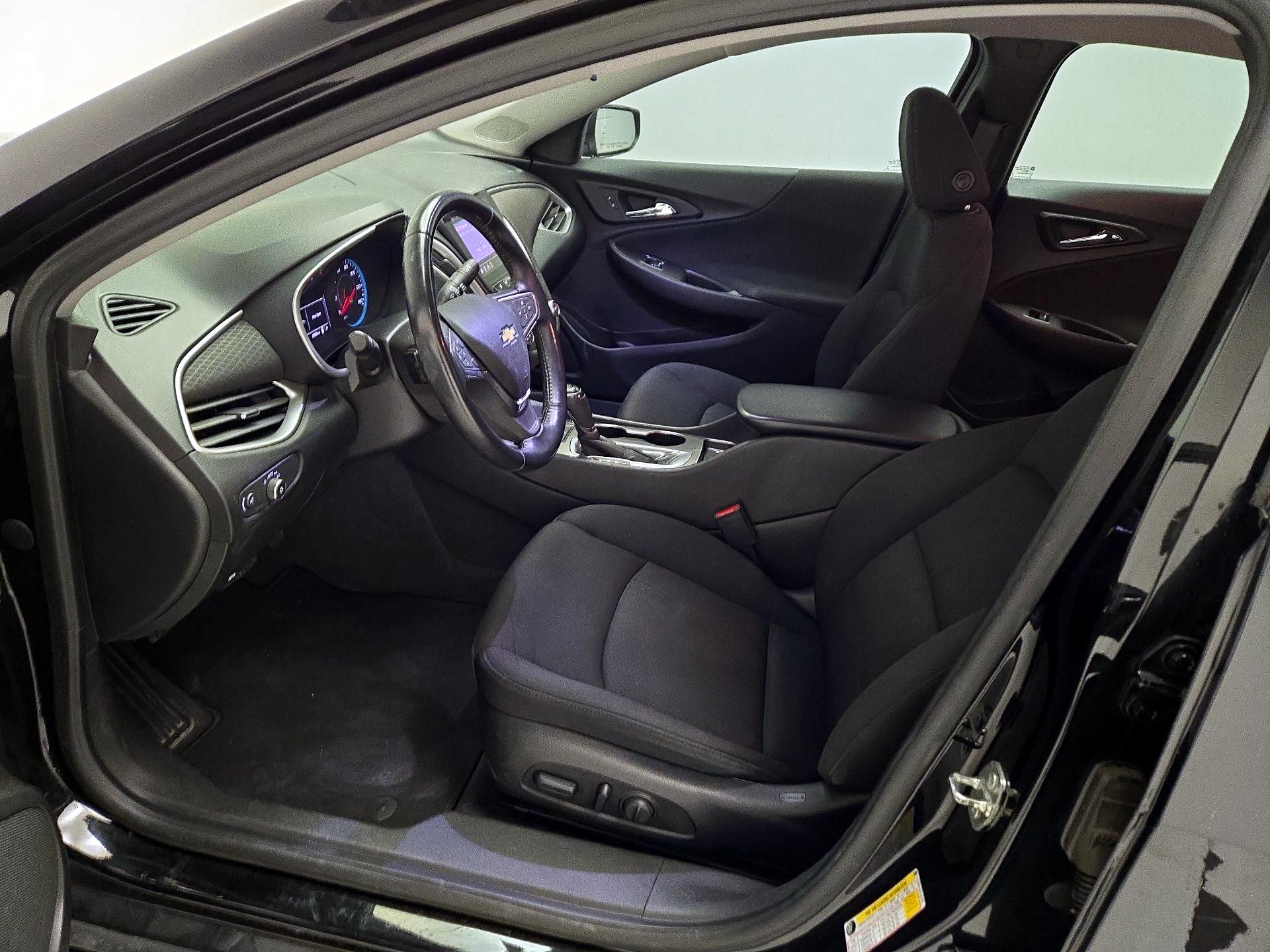 Thumbnail: 2019 Chevrolet Malibu - 11