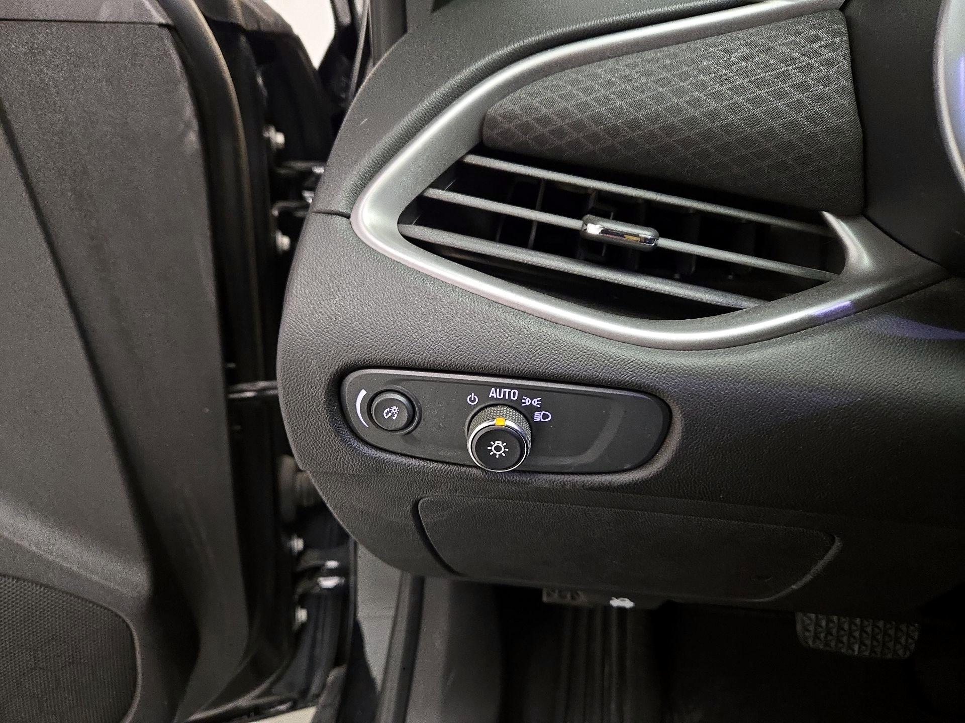 Thumbnail: 2019 Chevrolet Malibu - 13