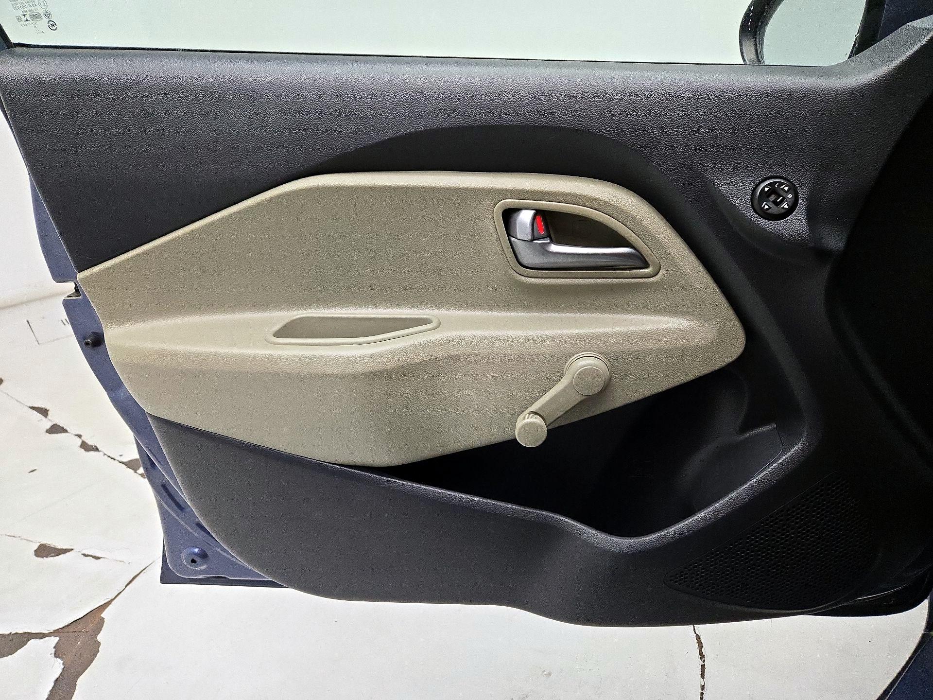 Thumbnail: 2016 Kia Rio - 10