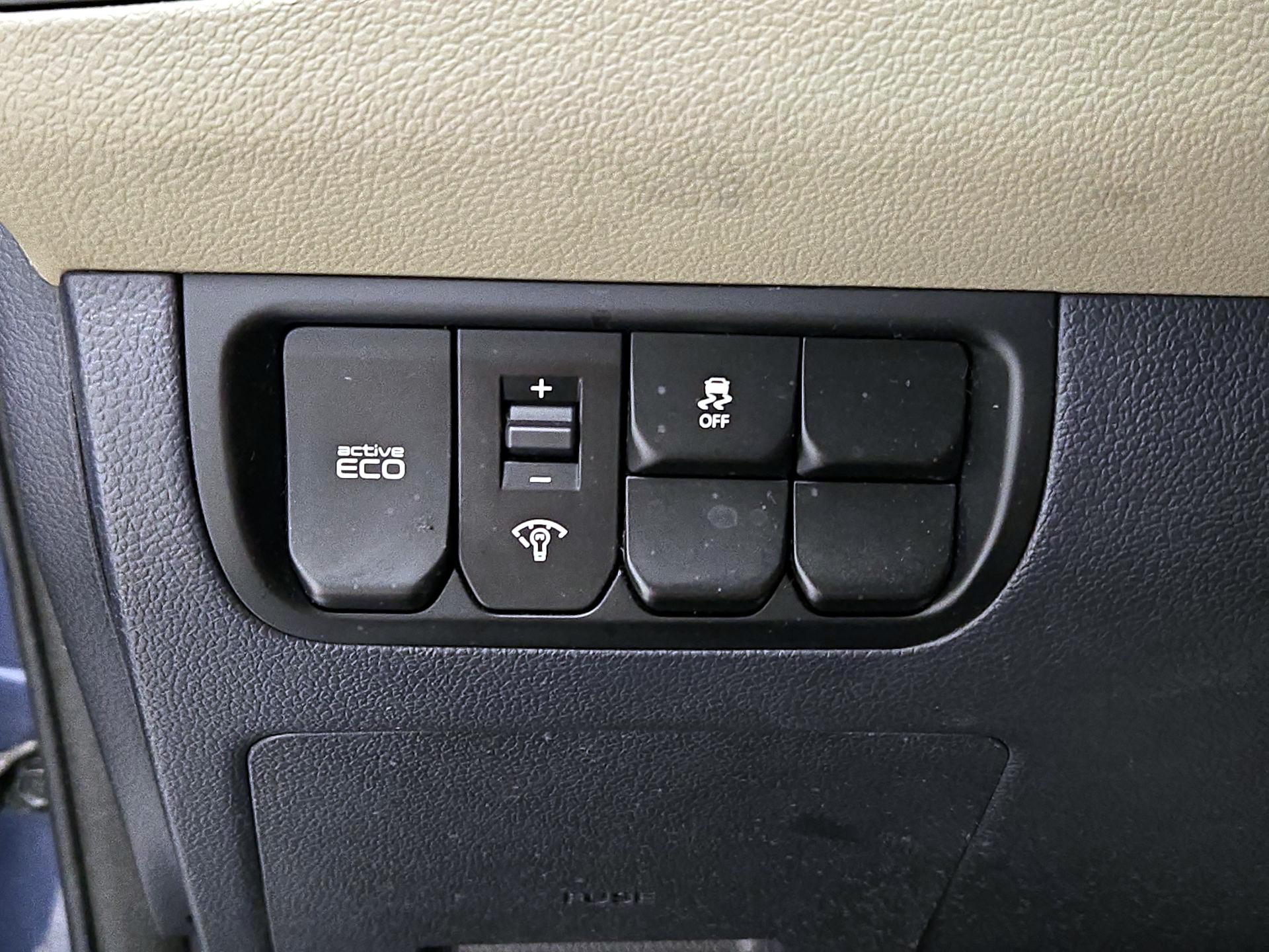 Thumbnail: 2016 Kia Rio - 11