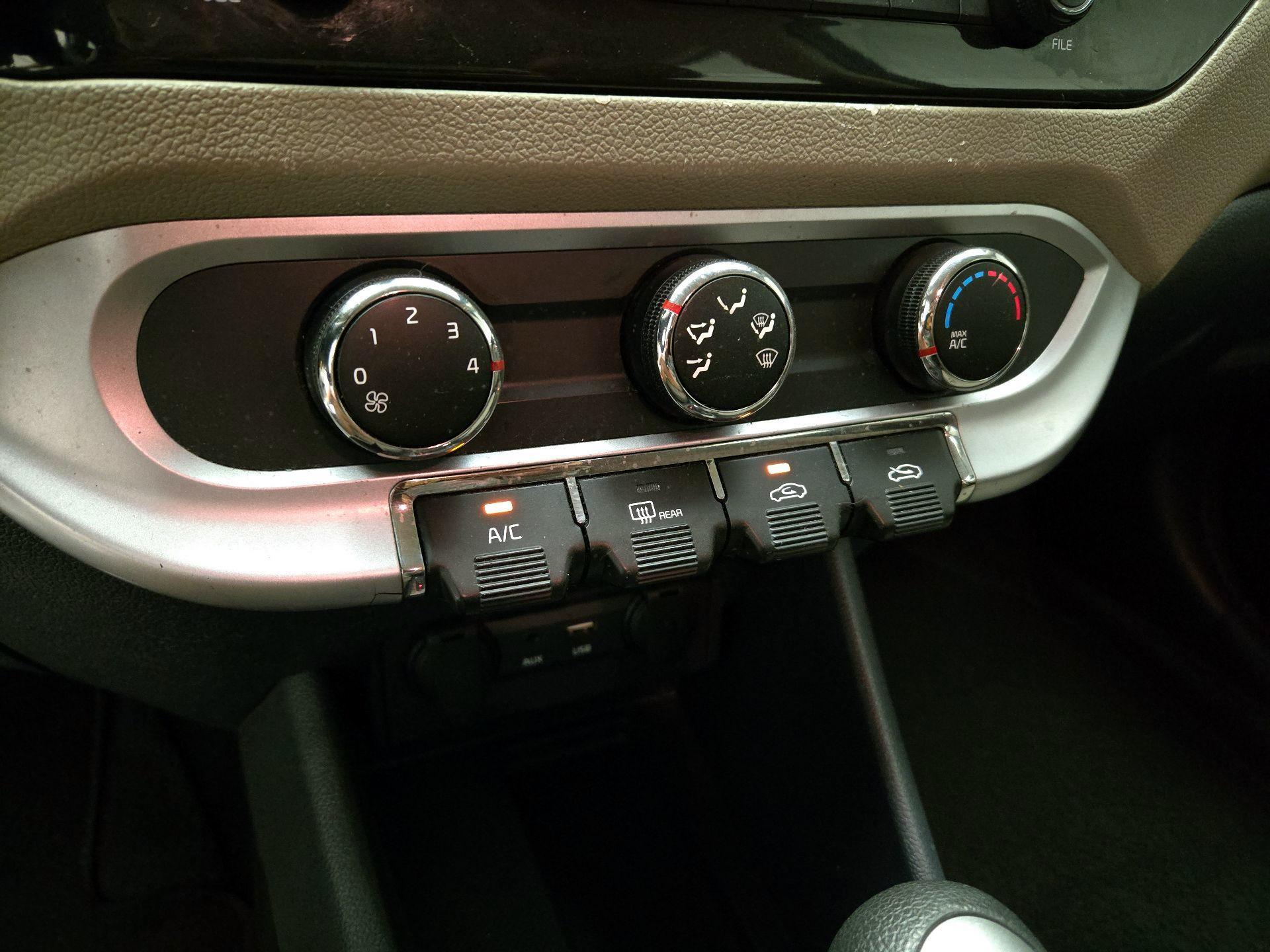 Thumbnail: 2016 Kia Rio - 13