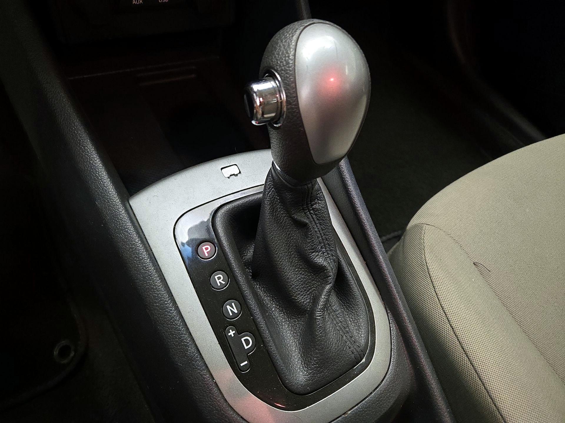 Thumbnail: 2016 Kia Rio - 14