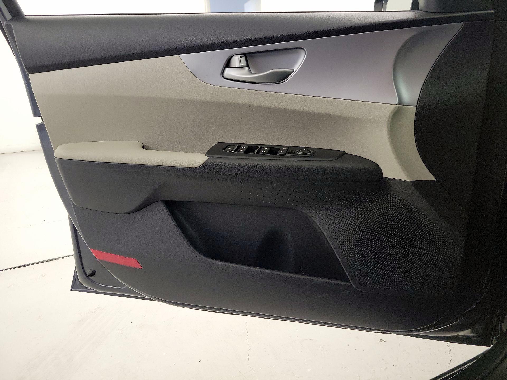 Thumbnail: 2023 Kia Forte - 12