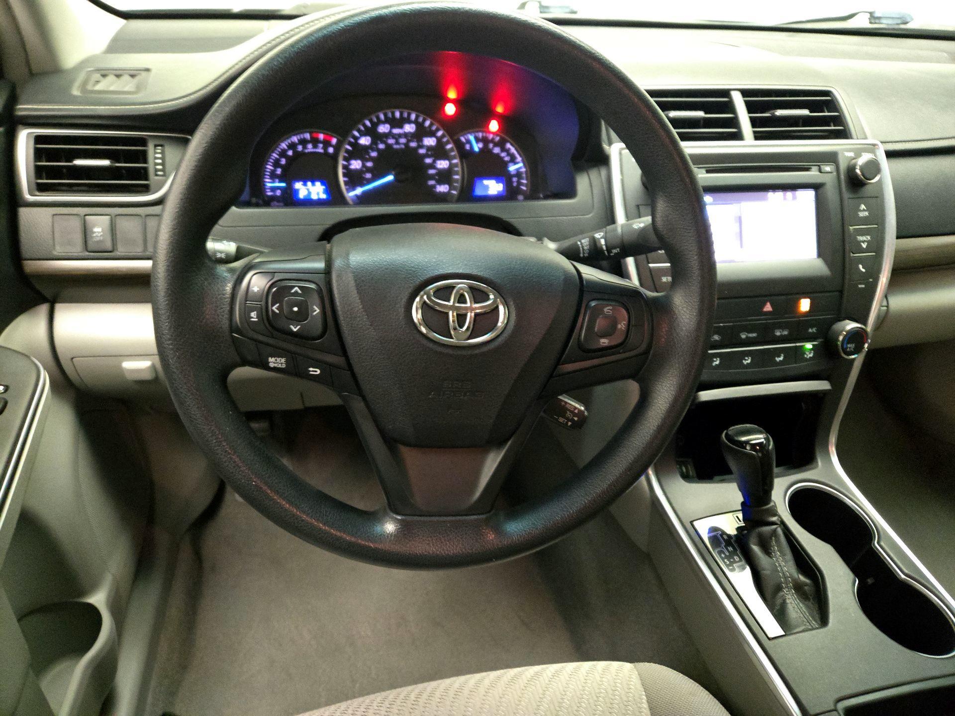 Thumbnail: 2015 Toyota Camry - 10