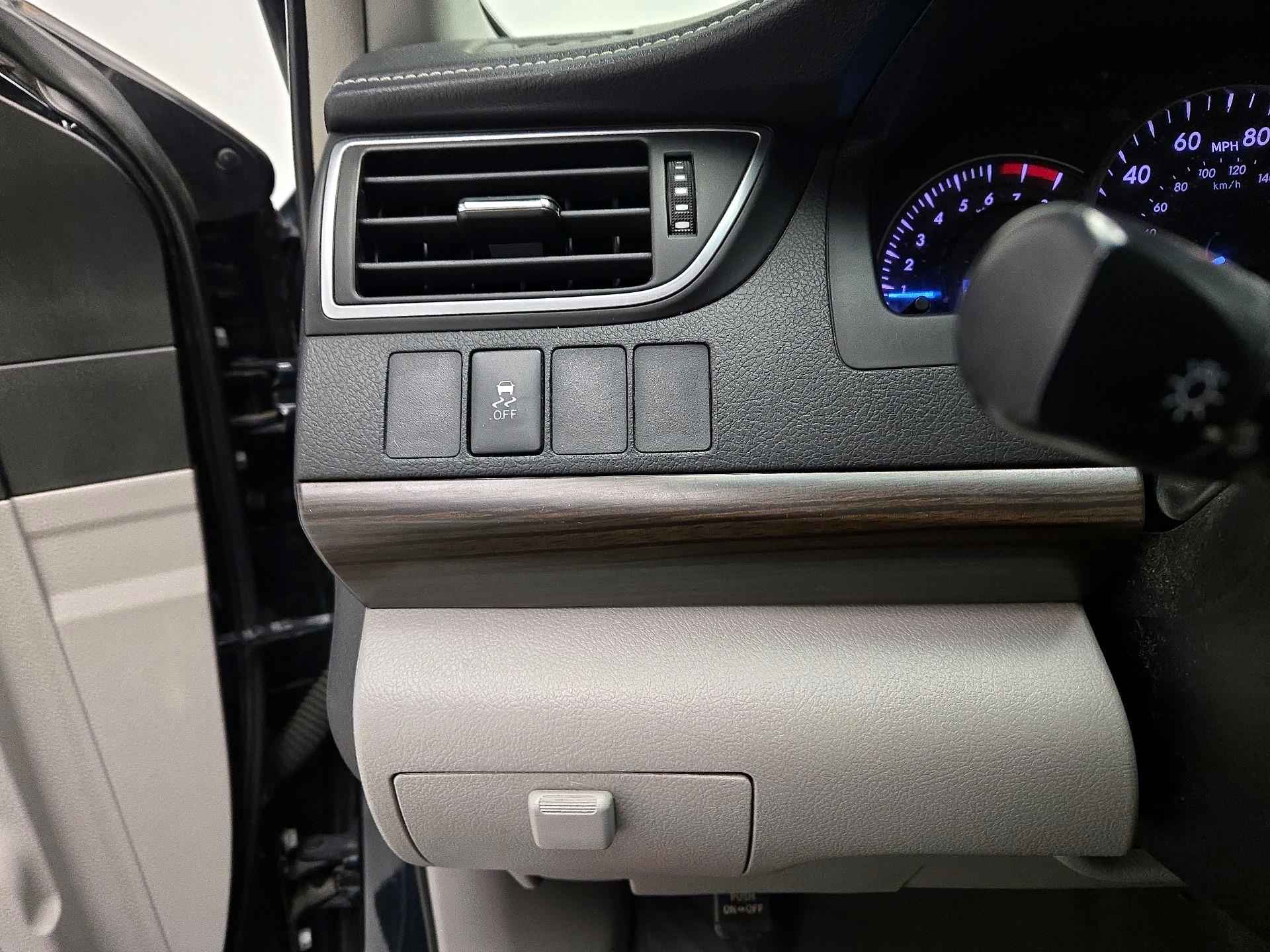 Thumbnail: 2015 Toyota Camry - 13